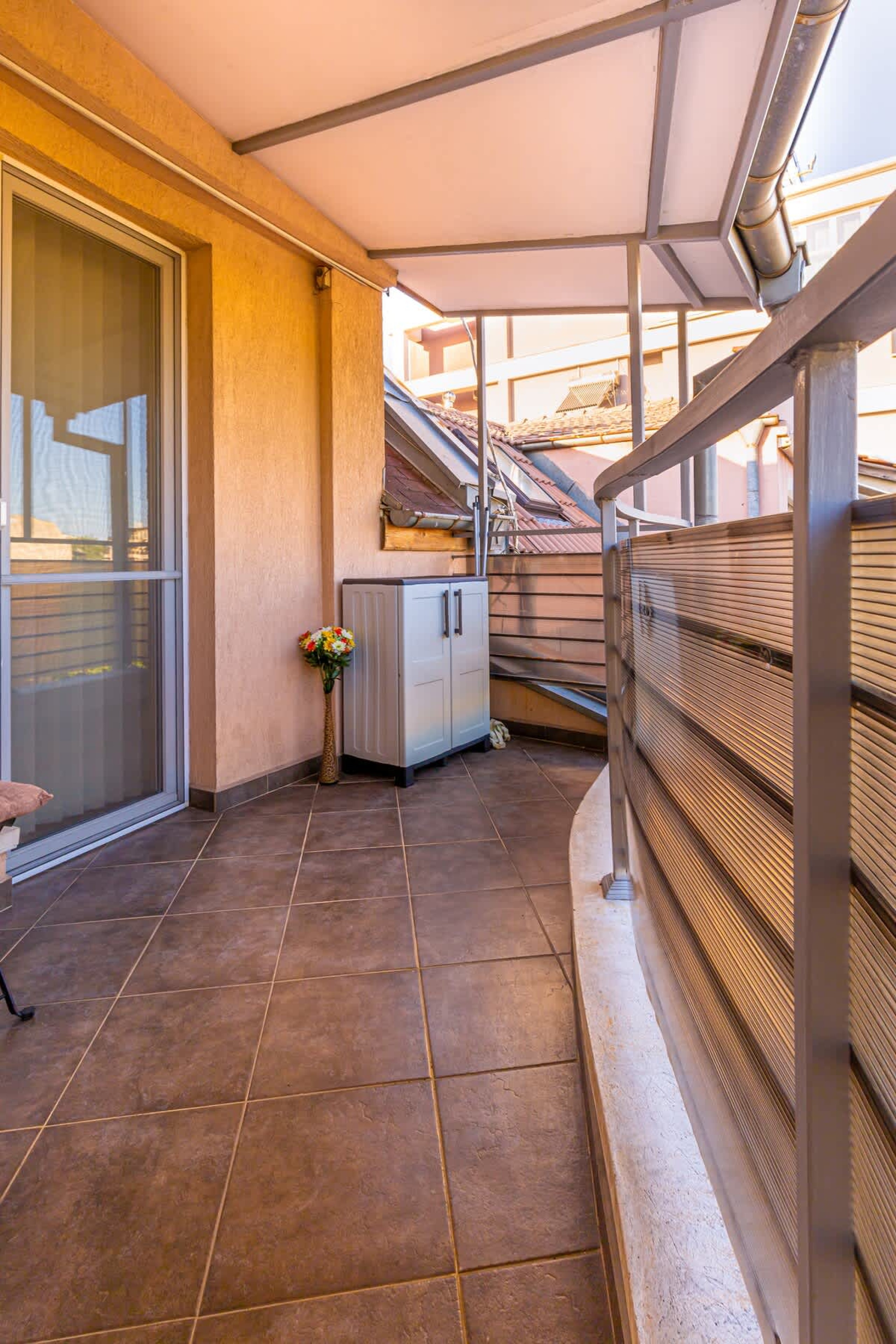 Scoutaround White Logo