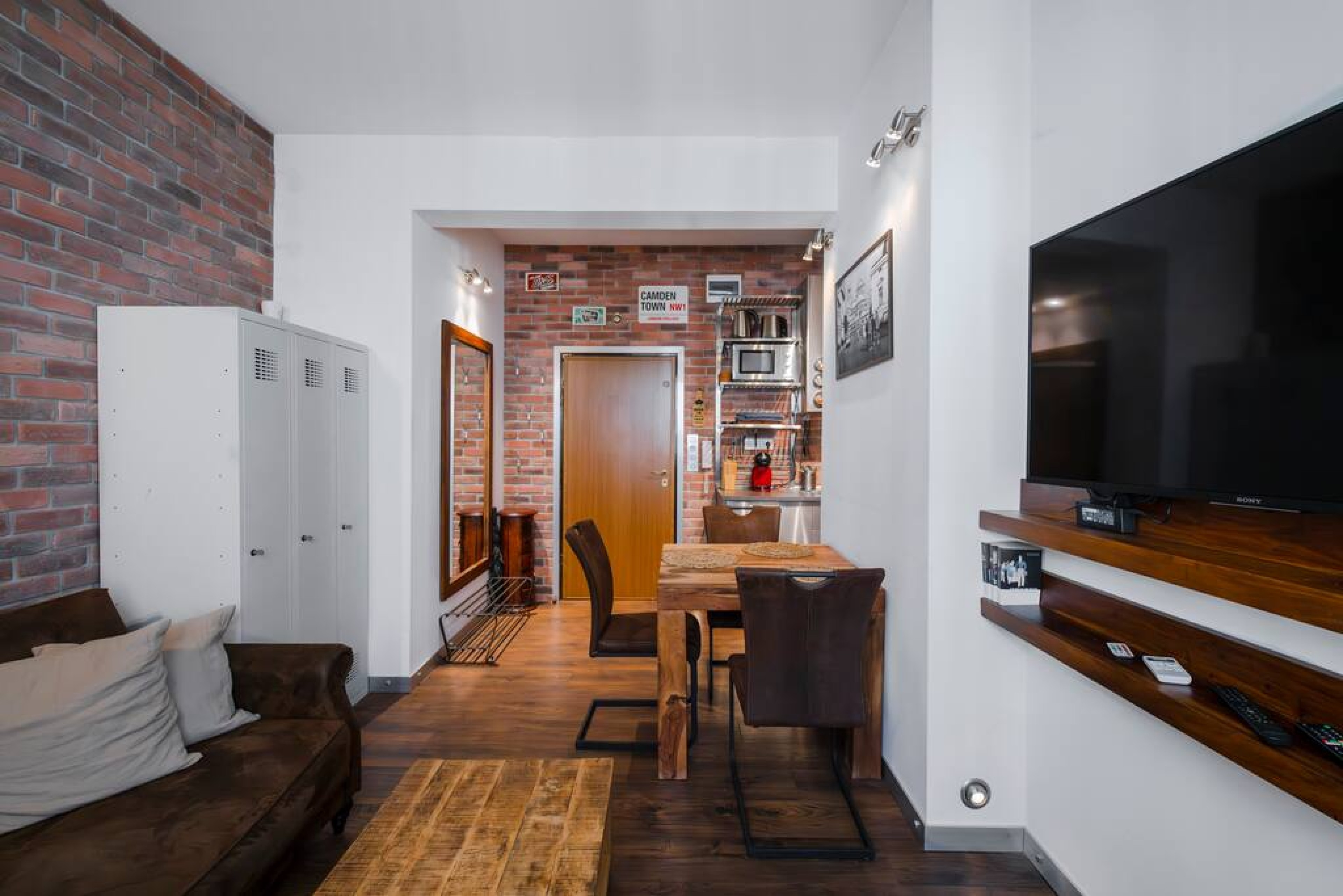 Scoutaround White Logo