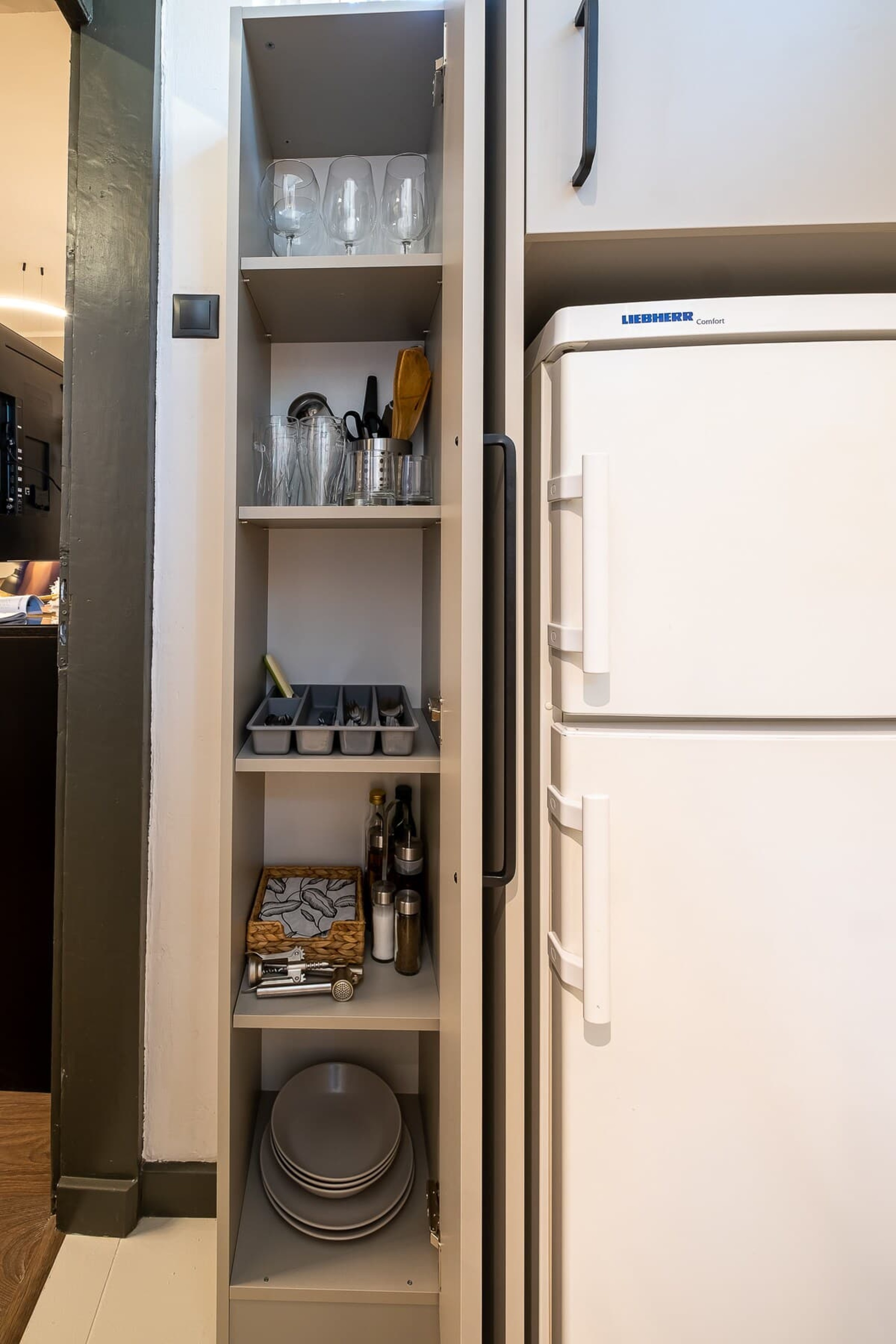 Scoutaround White Logo