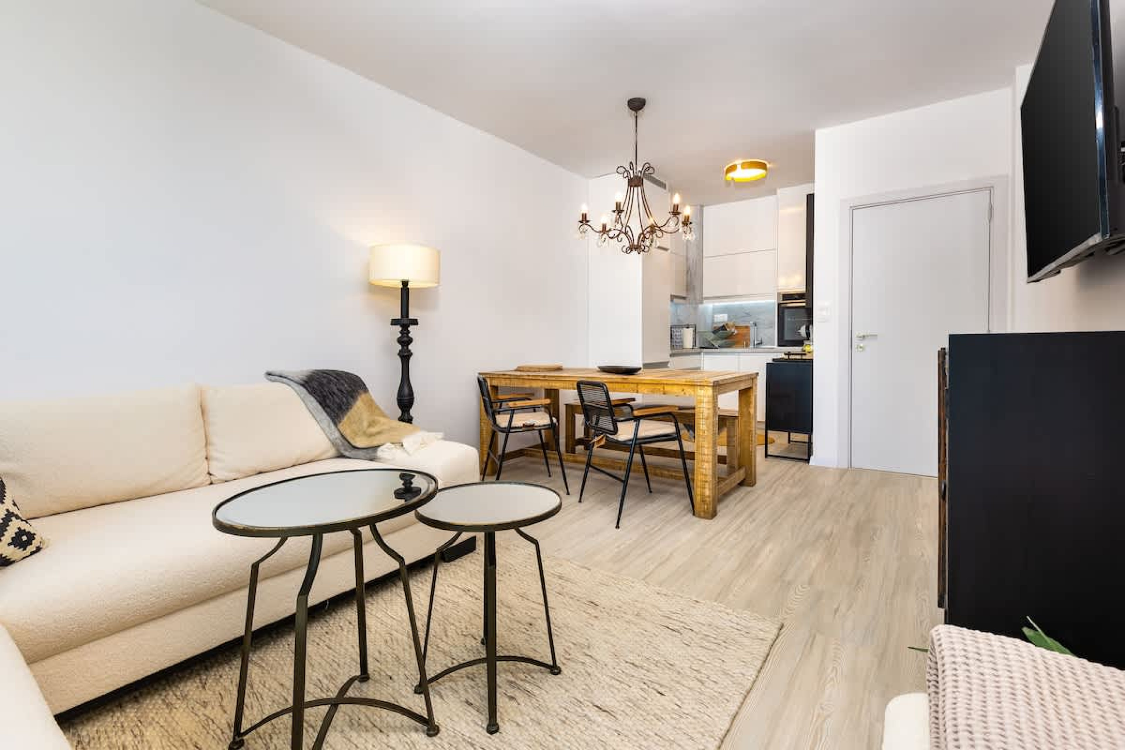 Scoutaround White Logo