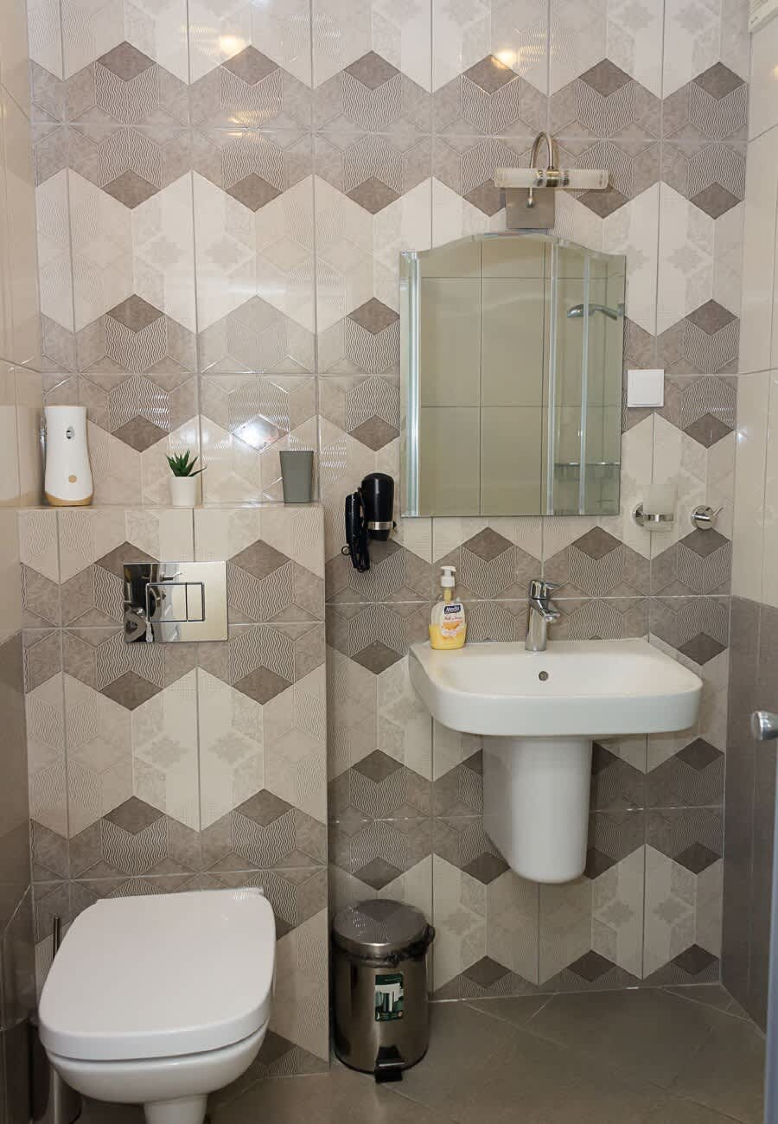 Scoutaround White Logo