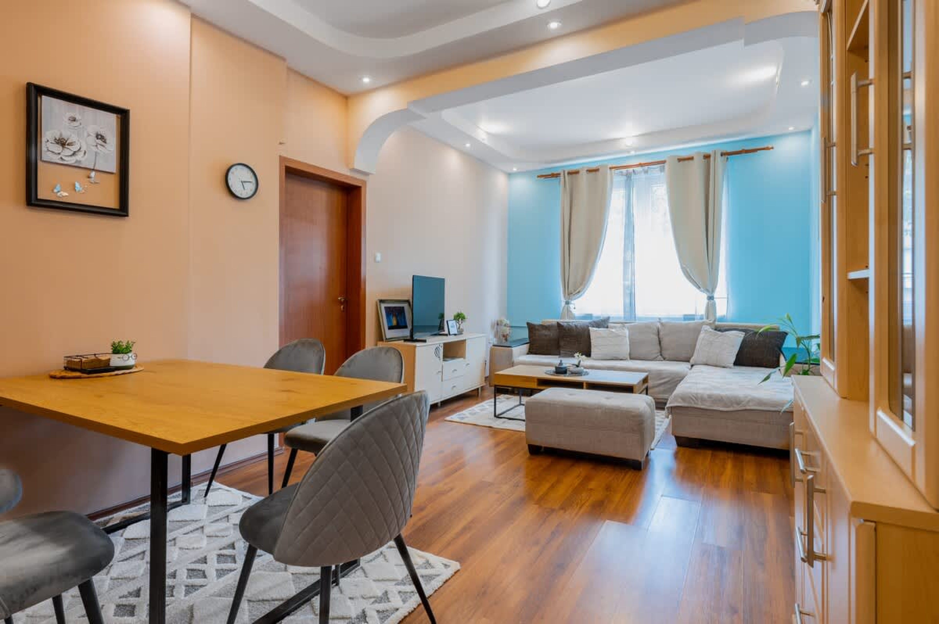 Scoutaround White Logo