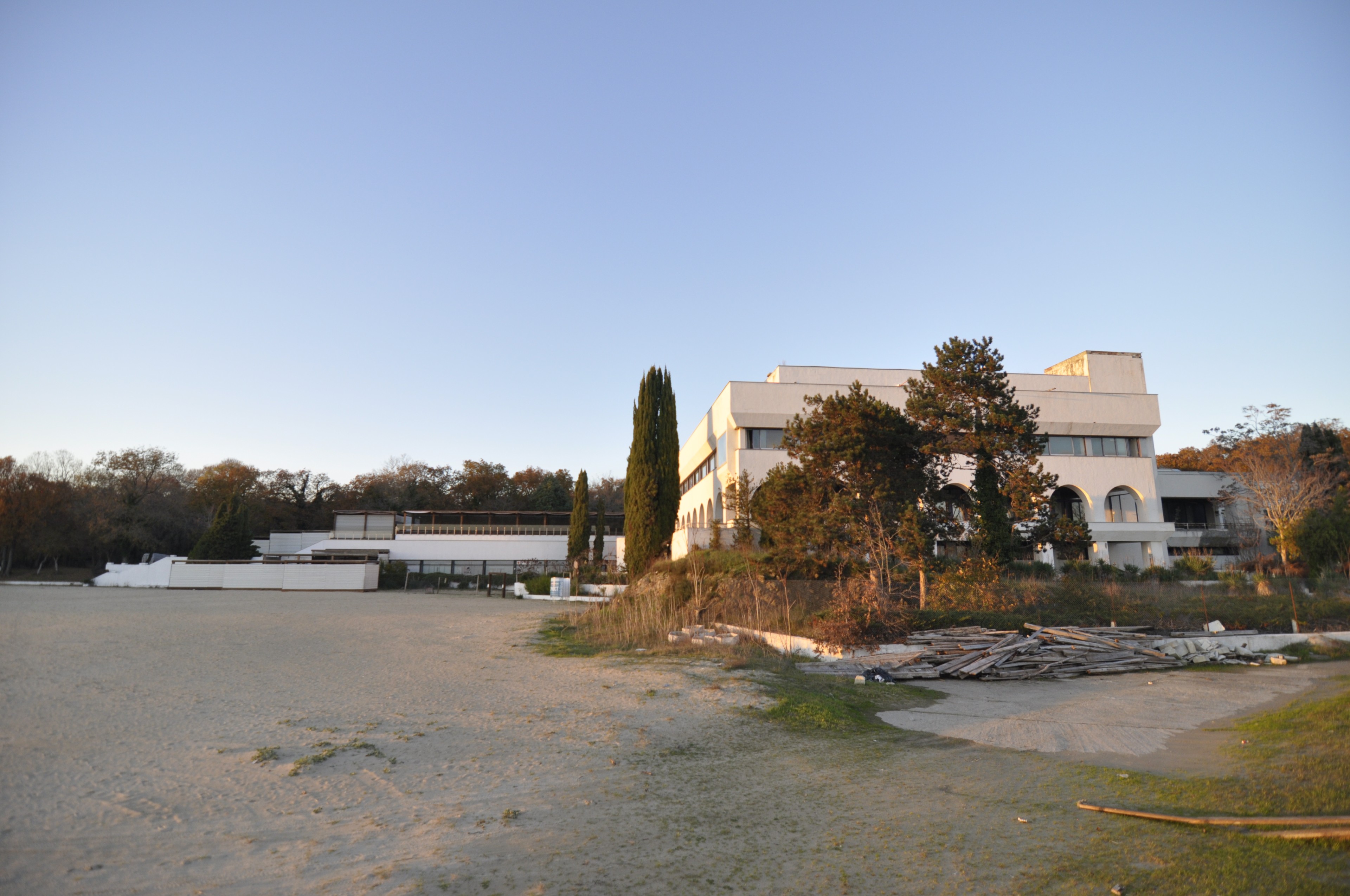 Scoutaround White Logo