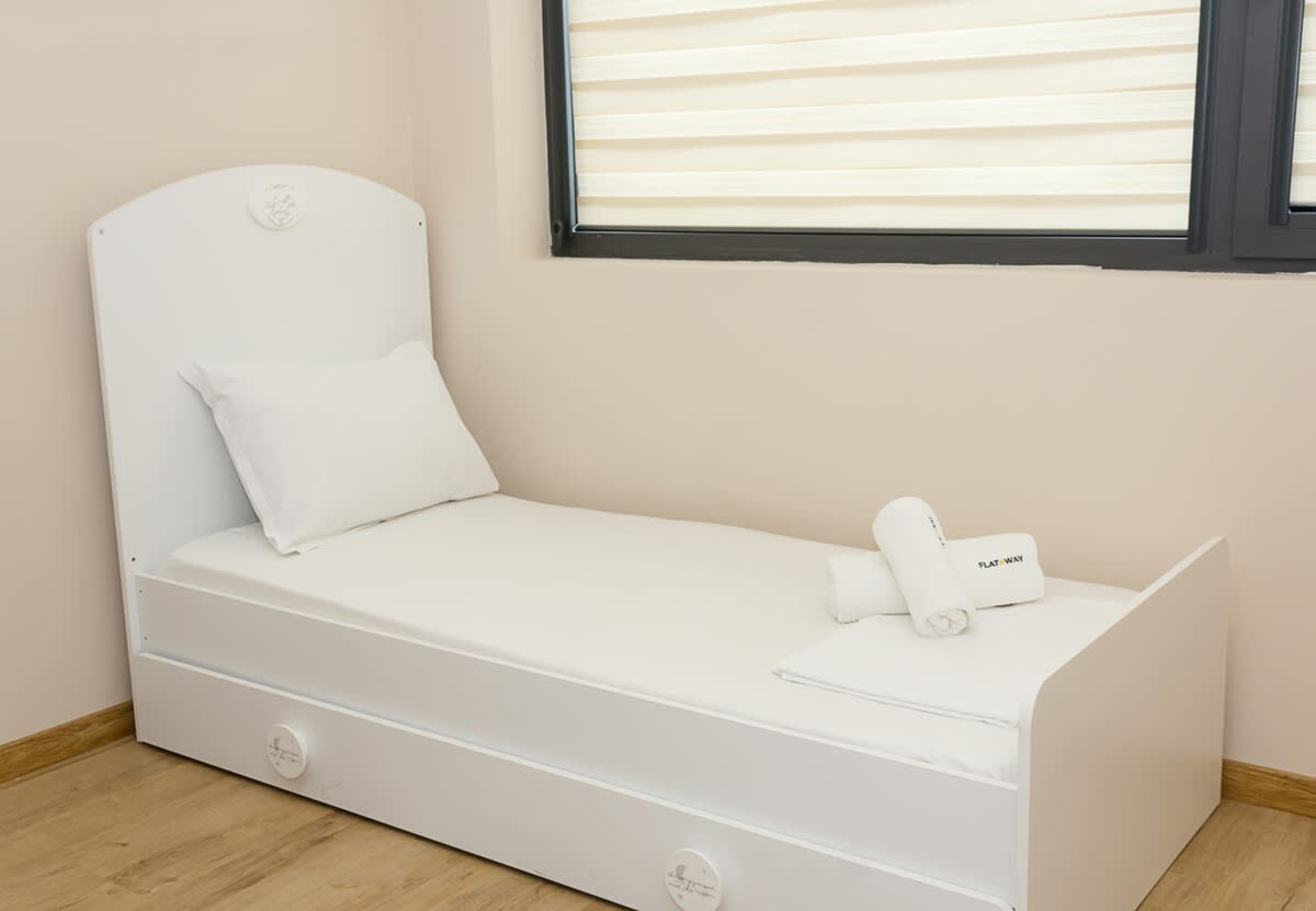 Scoutaround White Logo