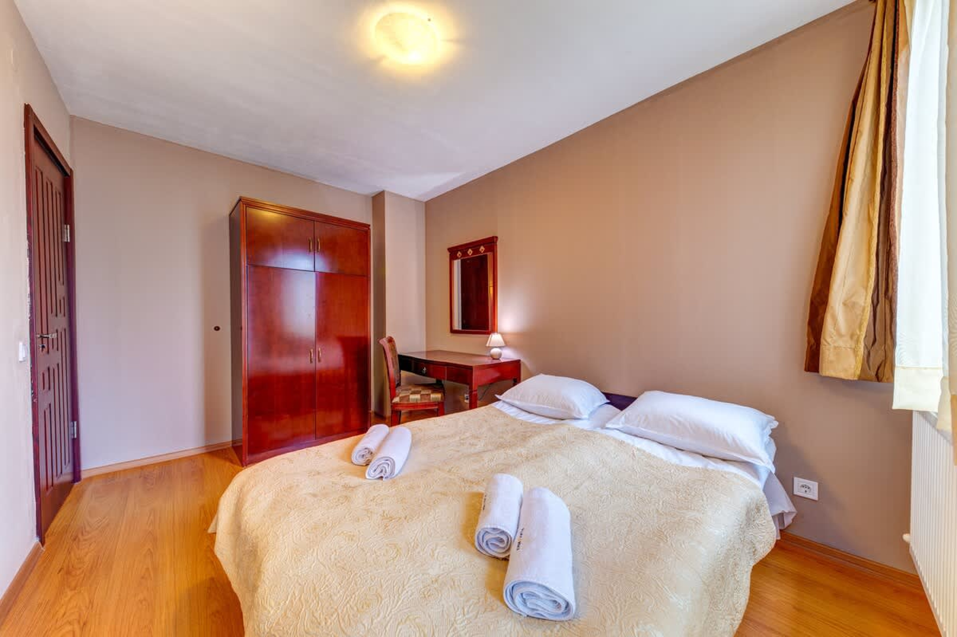 Scoutaround White Logo