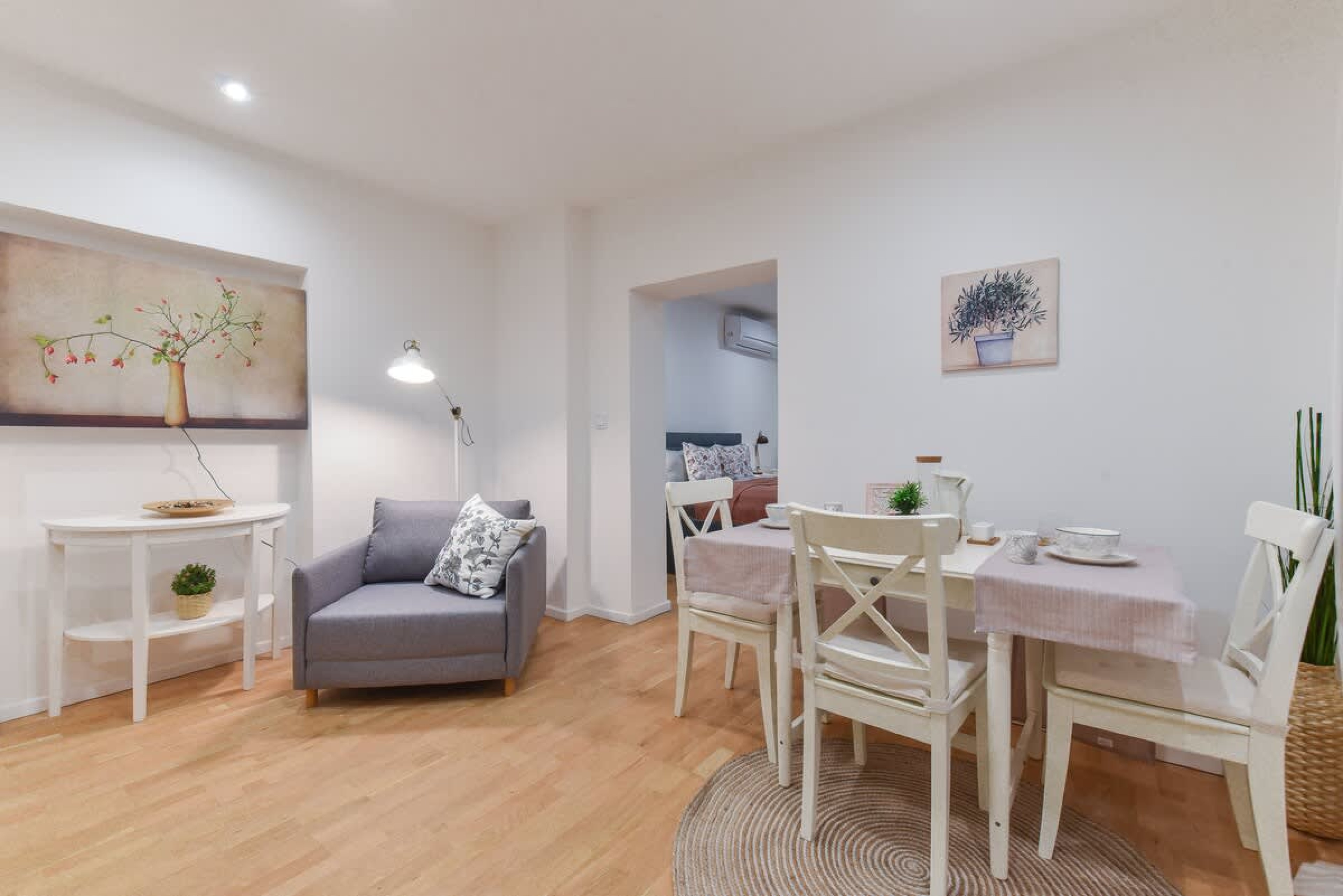 Bright, cosy &amp; modern flat in the TOP centre - Cover Photo