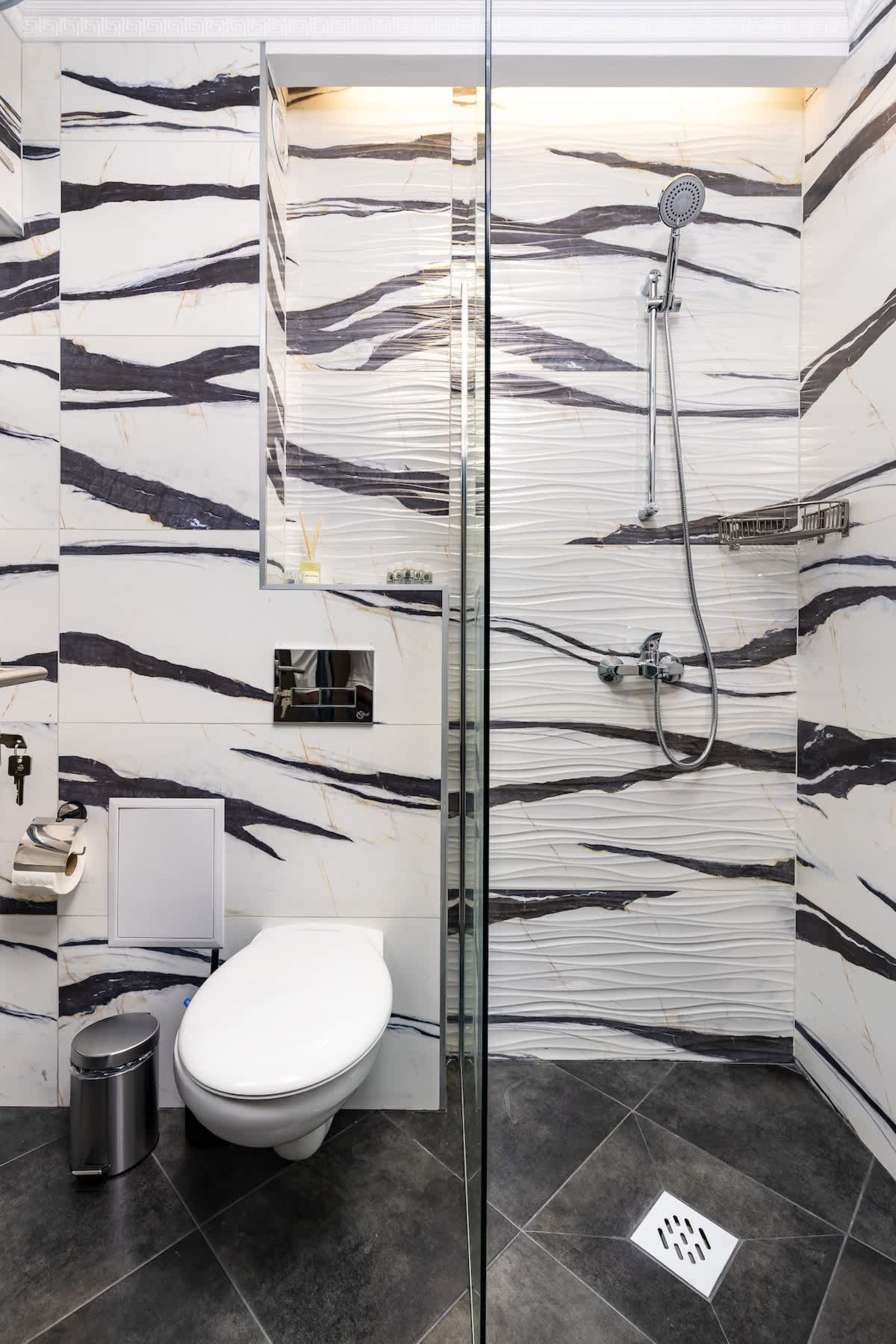 Scoutaround White Logo