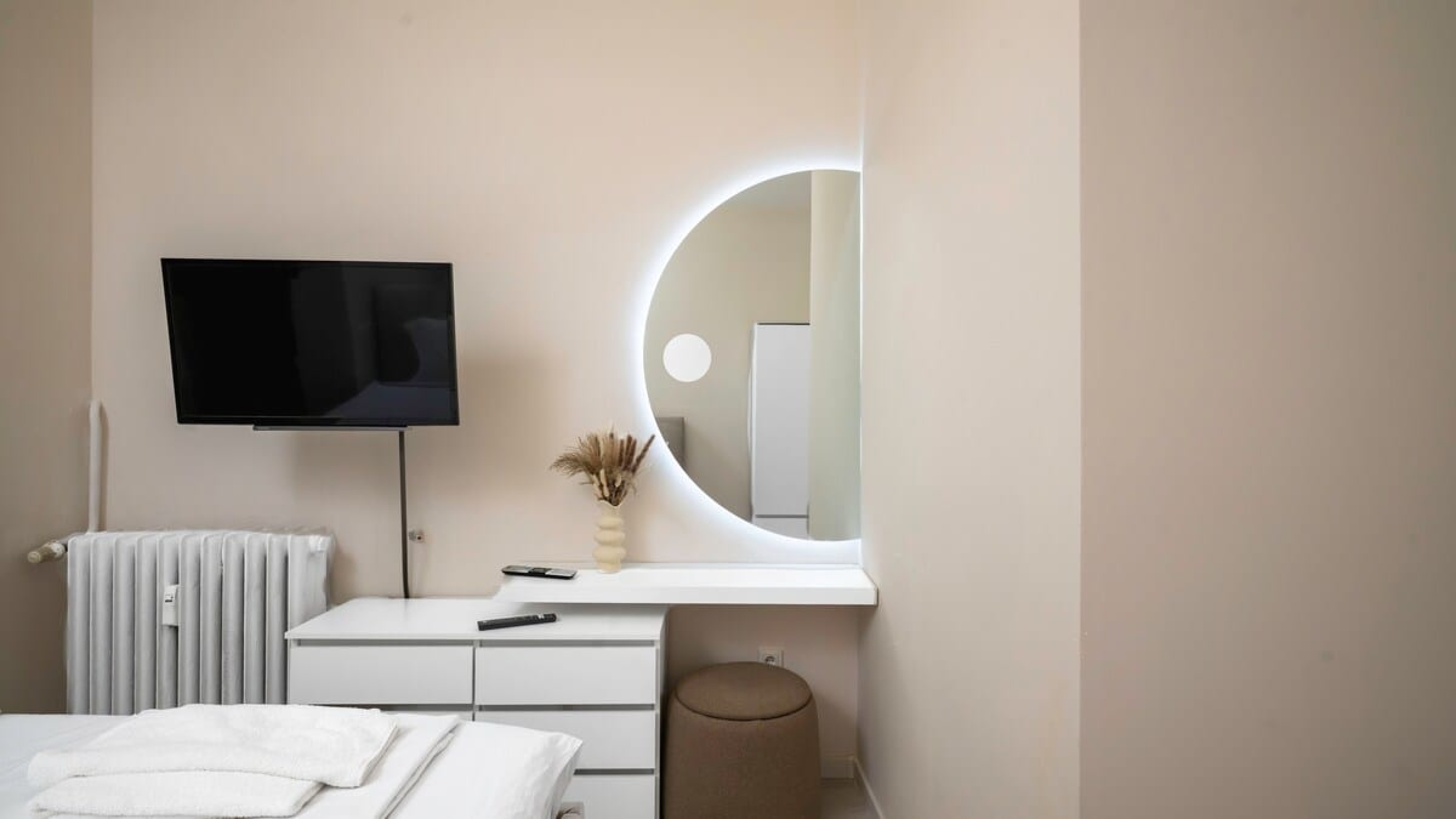 Scoutaround White Logo