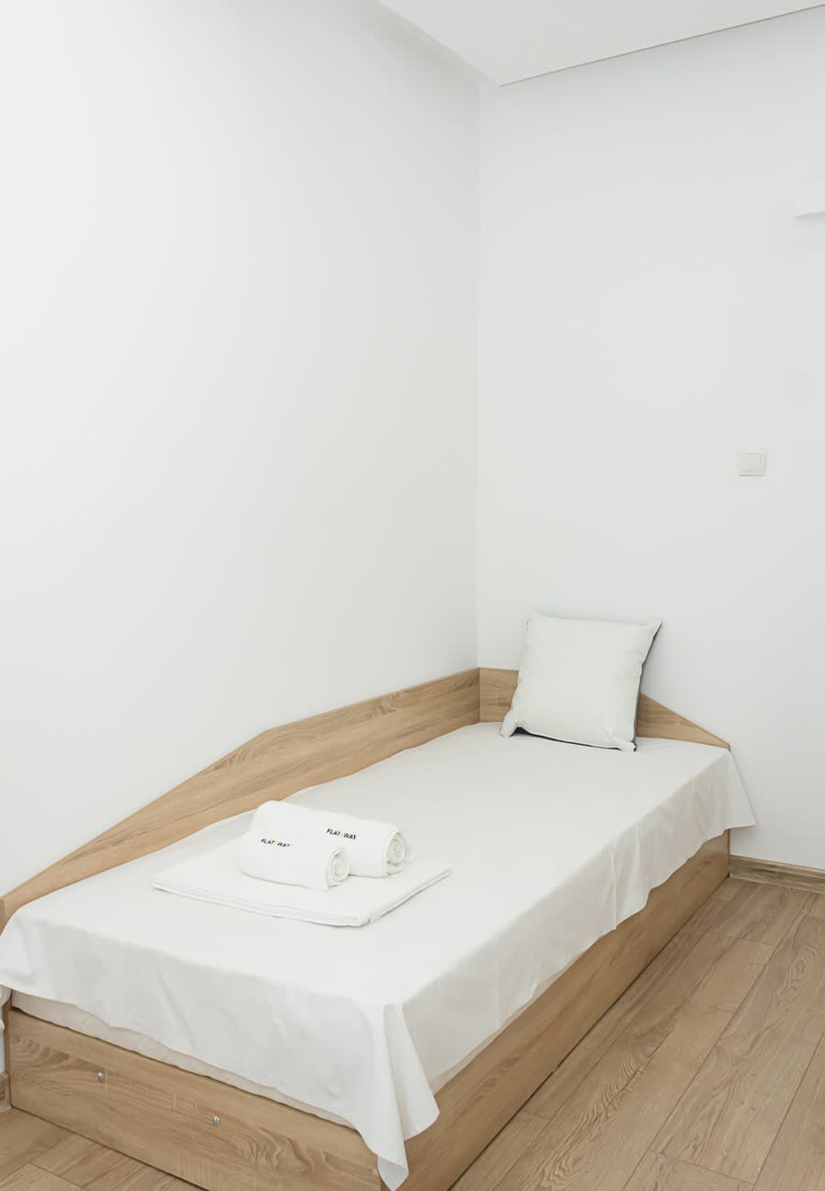 Scoutaround White Logo