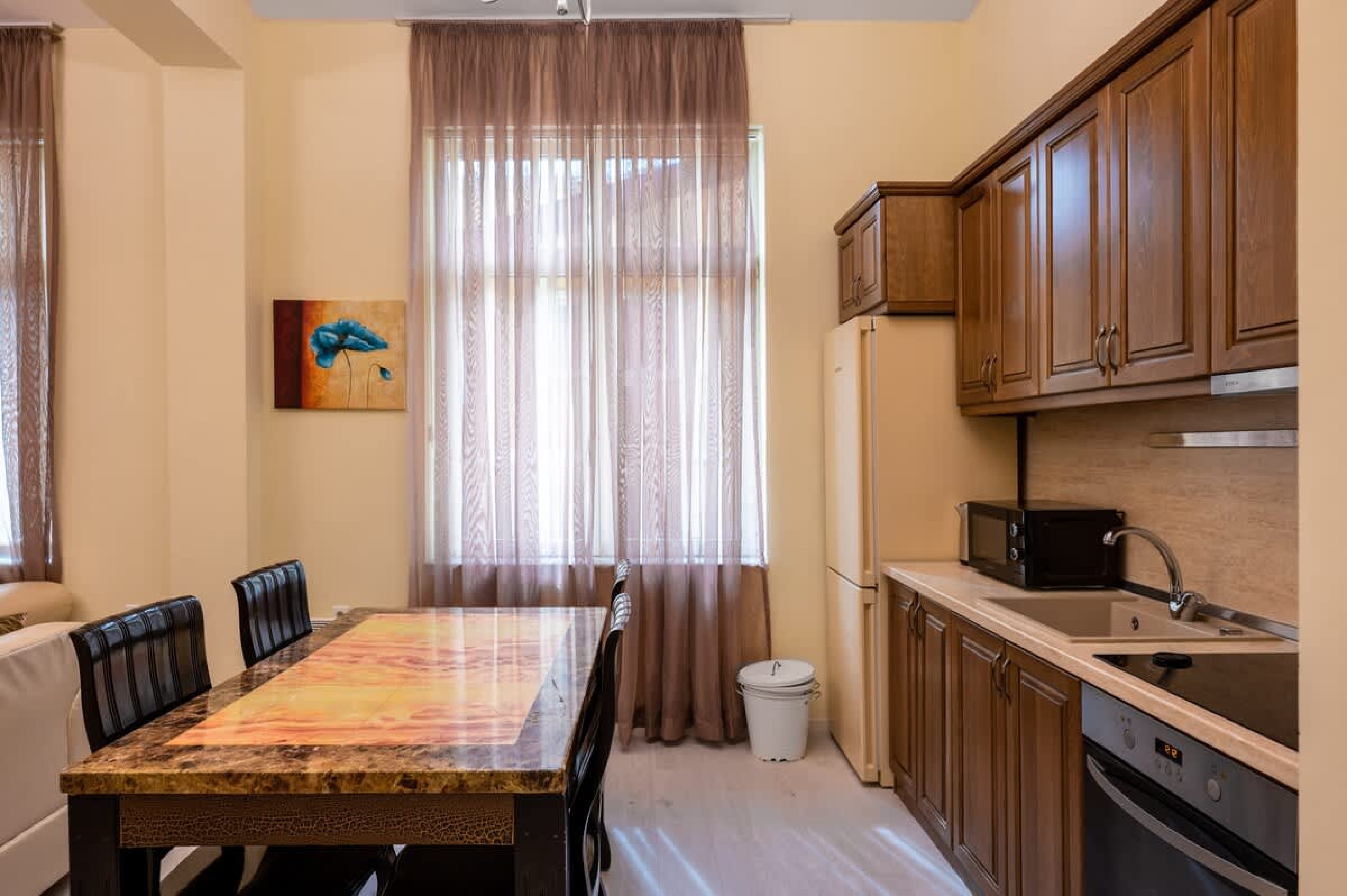 Cozy 2BD Flat + Work Space I Remote workers haven - Photo 15