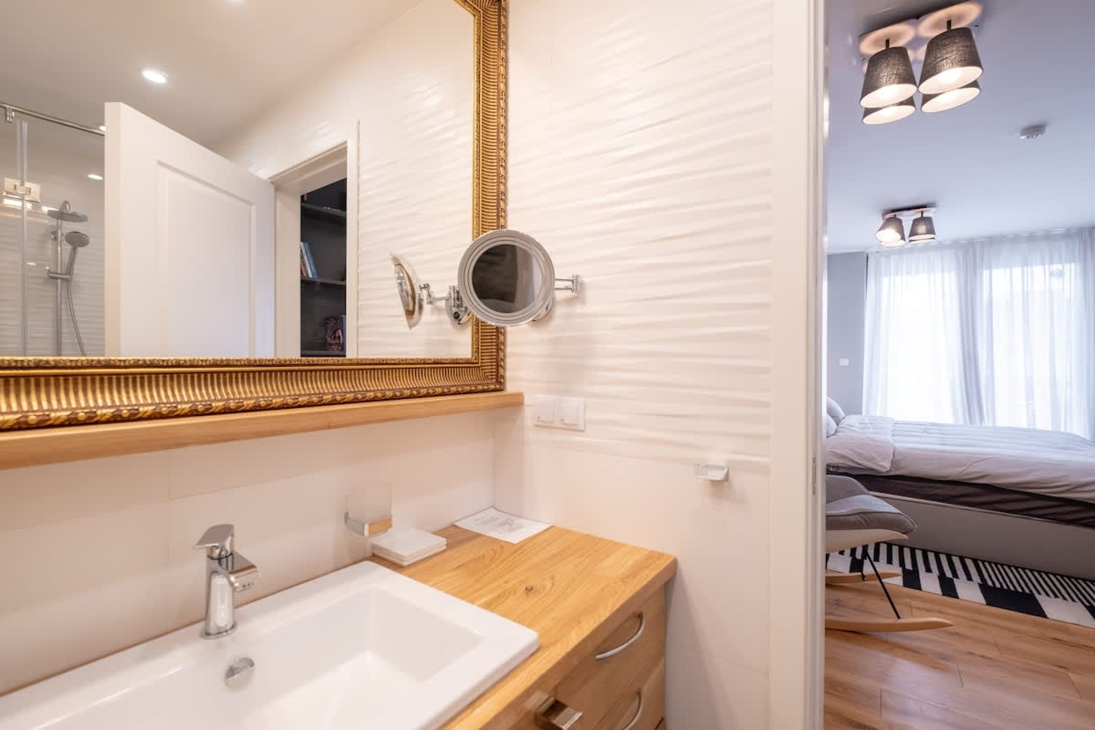 High-end Designer 2BR Aprt + Lift&amp;Balconies - Photo 26