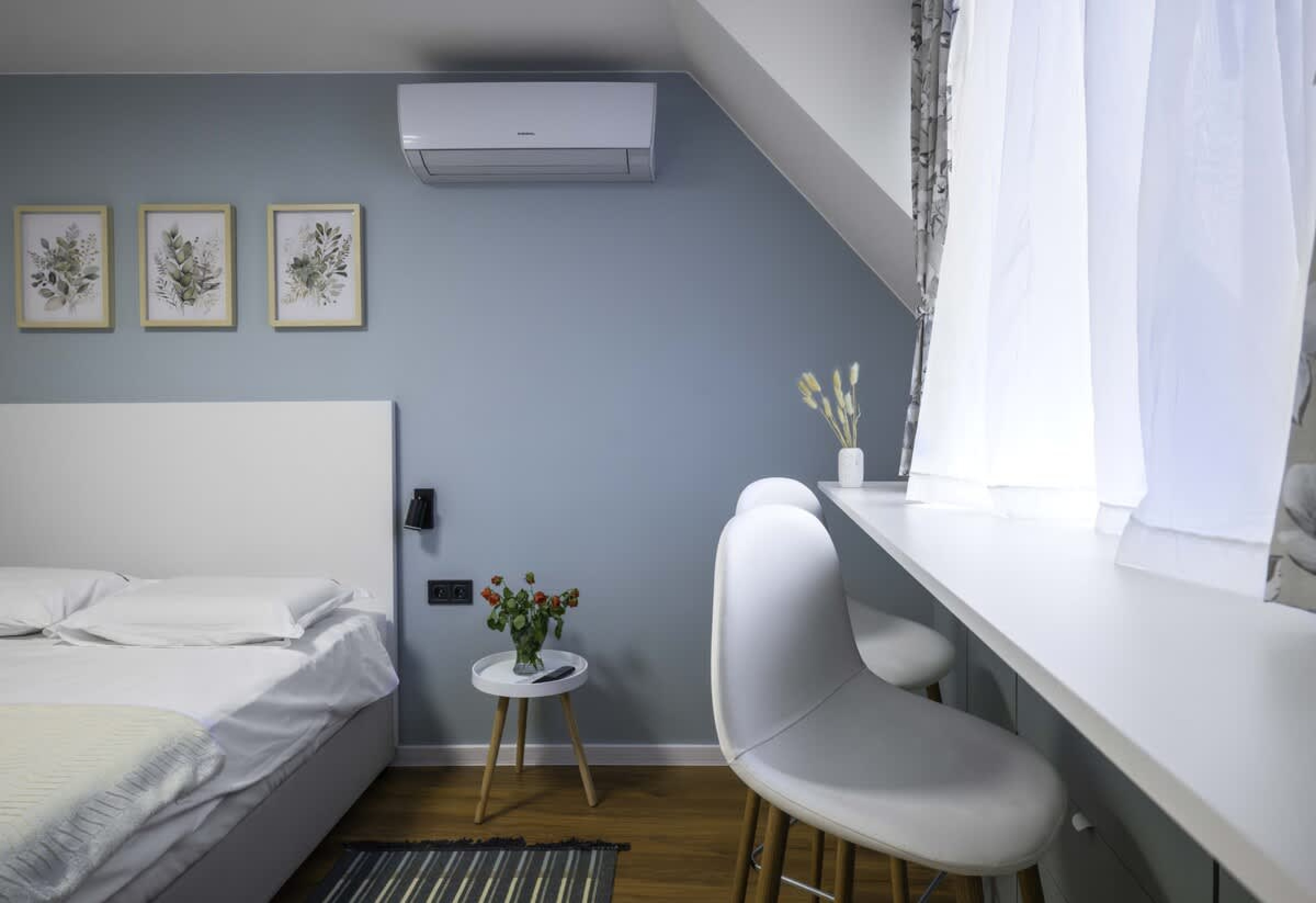 Scoutaround White Logo