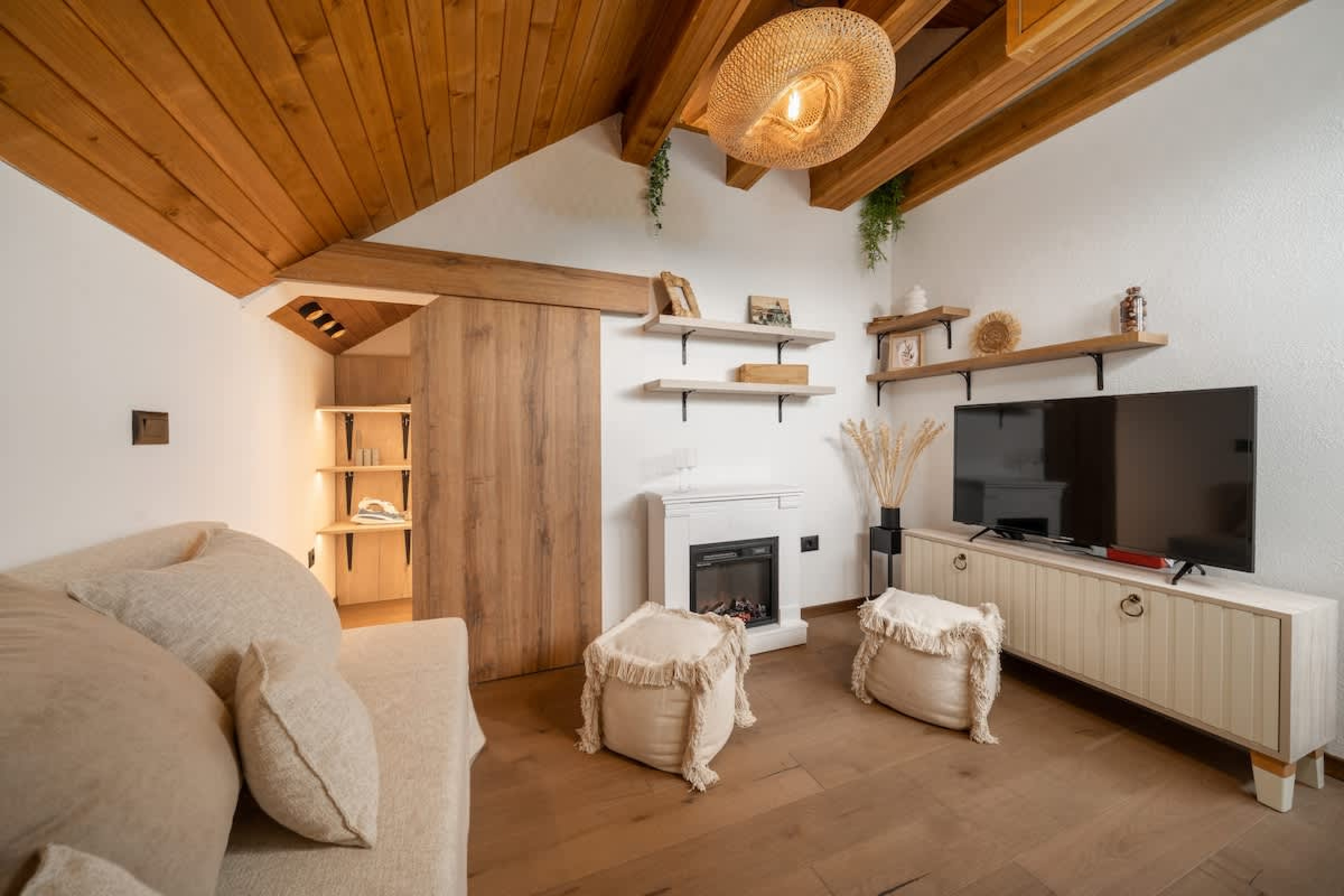 Gurgulyat view - 1 Bedroom Loft - Photo 6