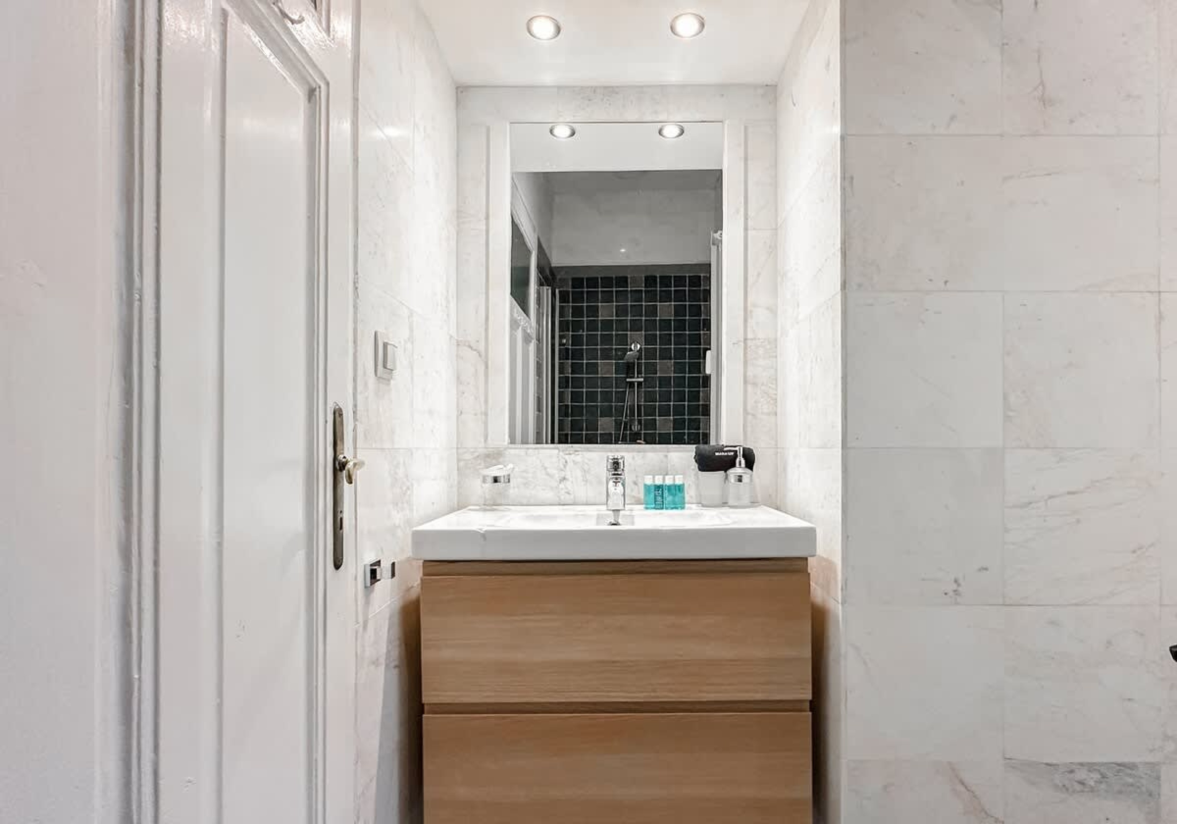 Scoutaround White Logo