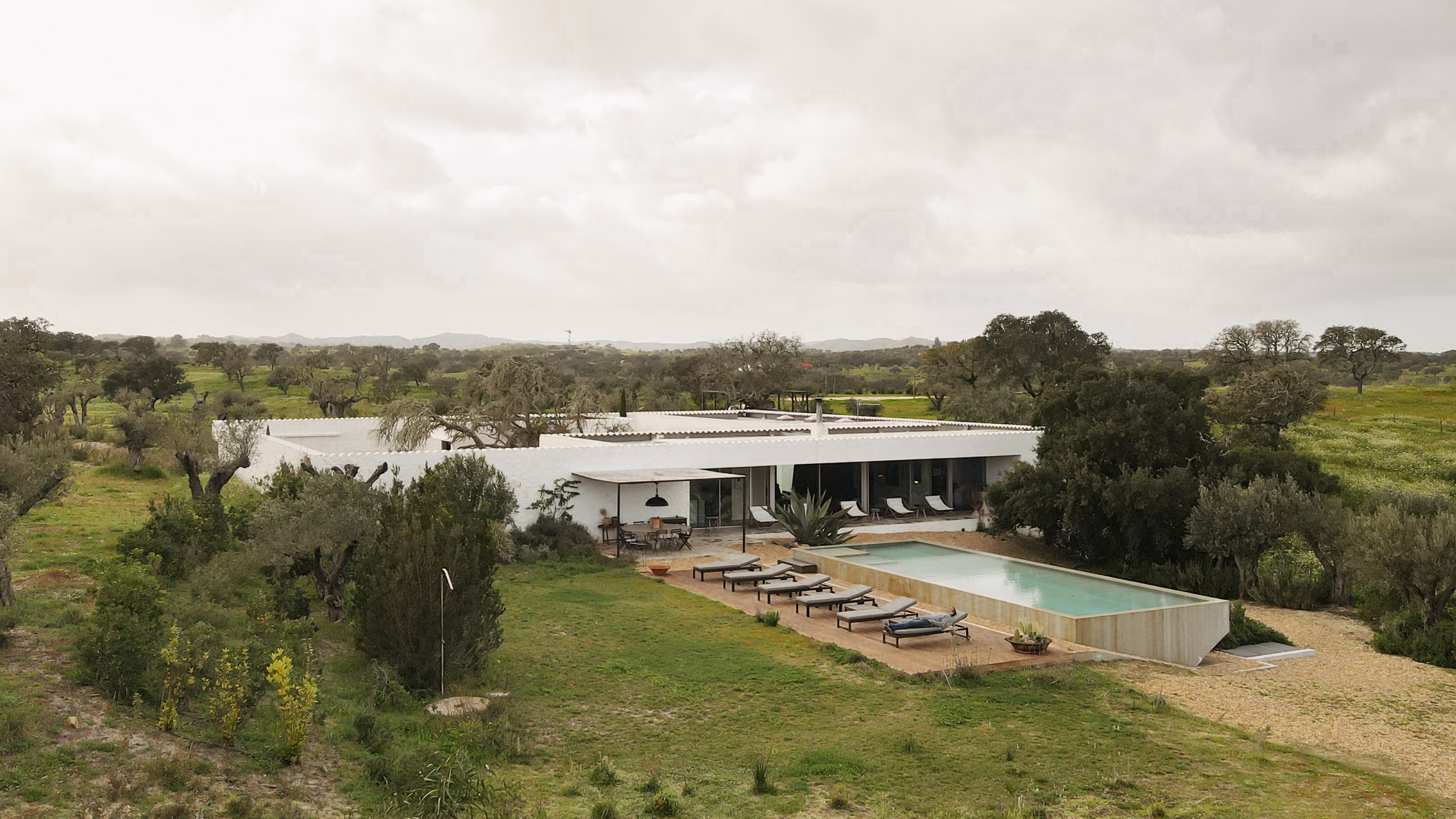 Scoutaround White Logo