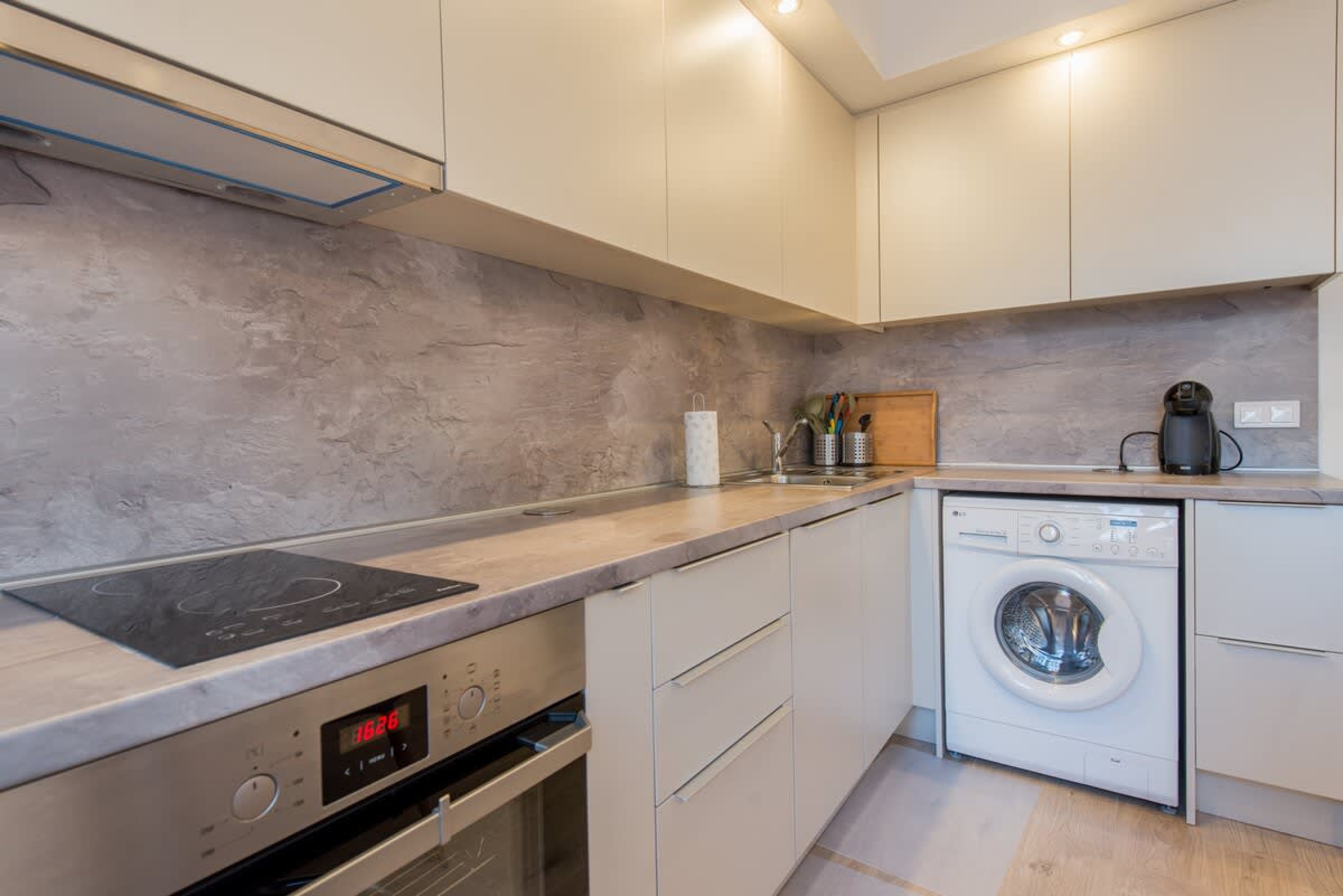 Scoutaround White Logo