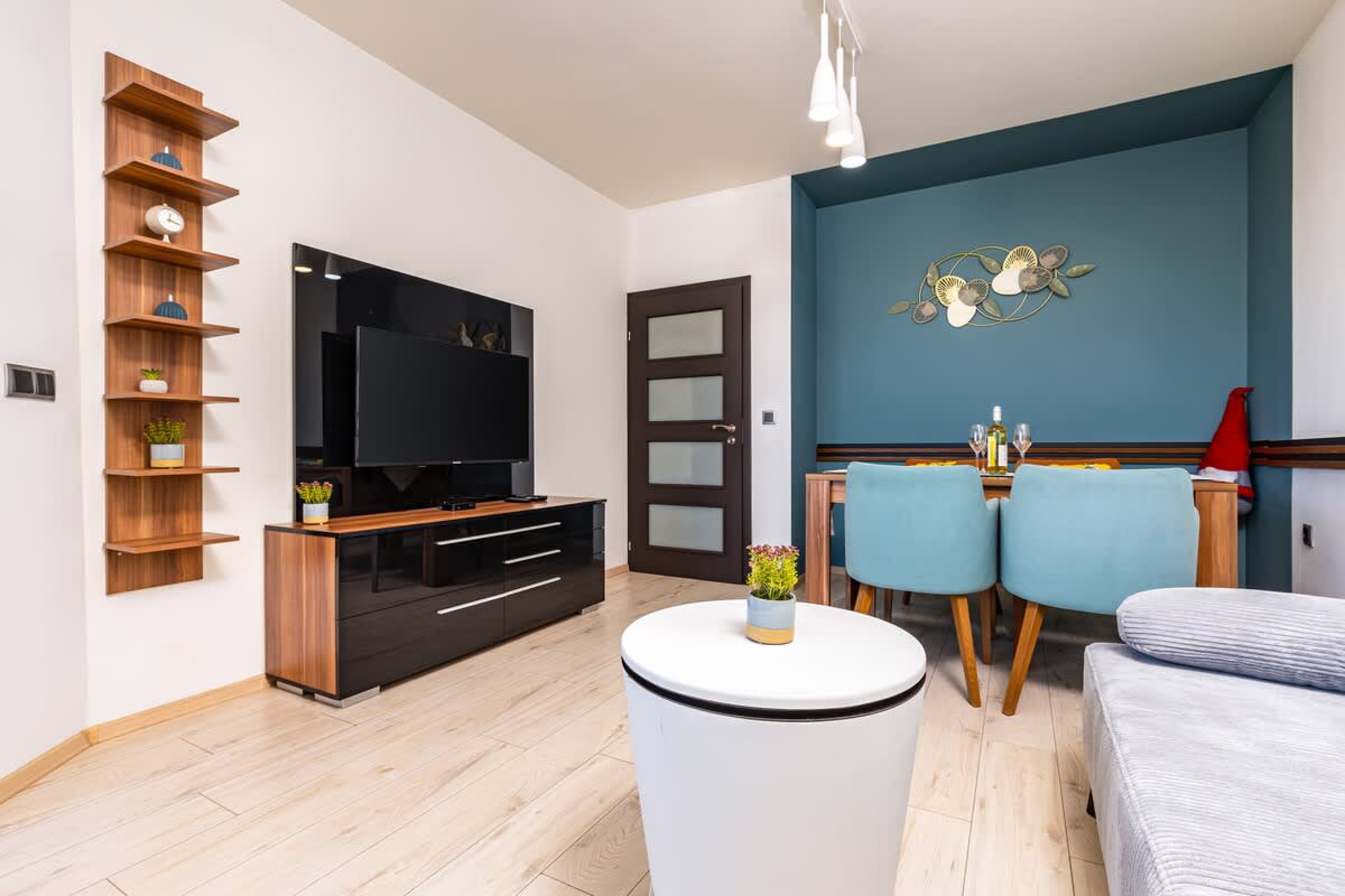 Scoutaround White Logo