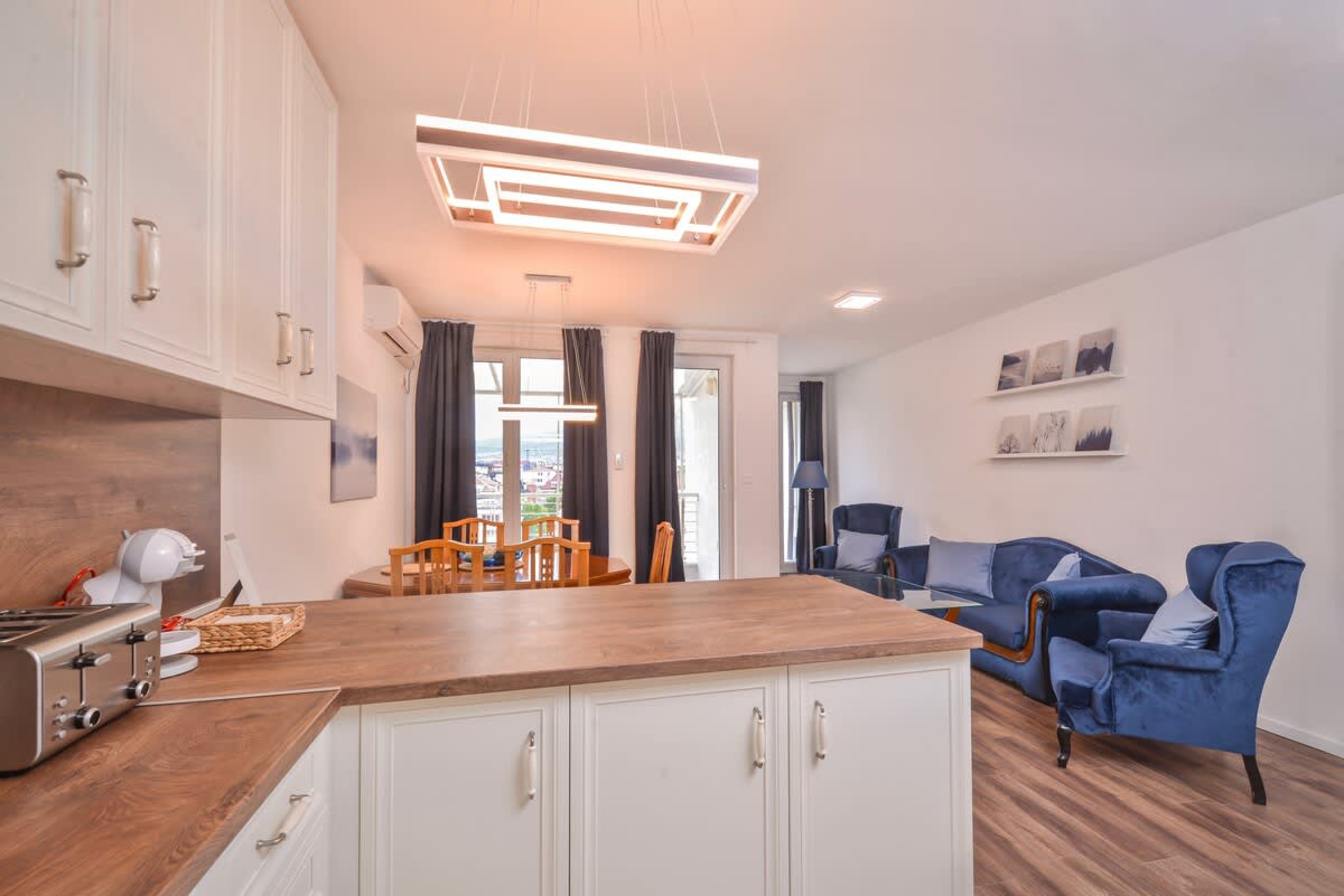 Scoutaround White Logo