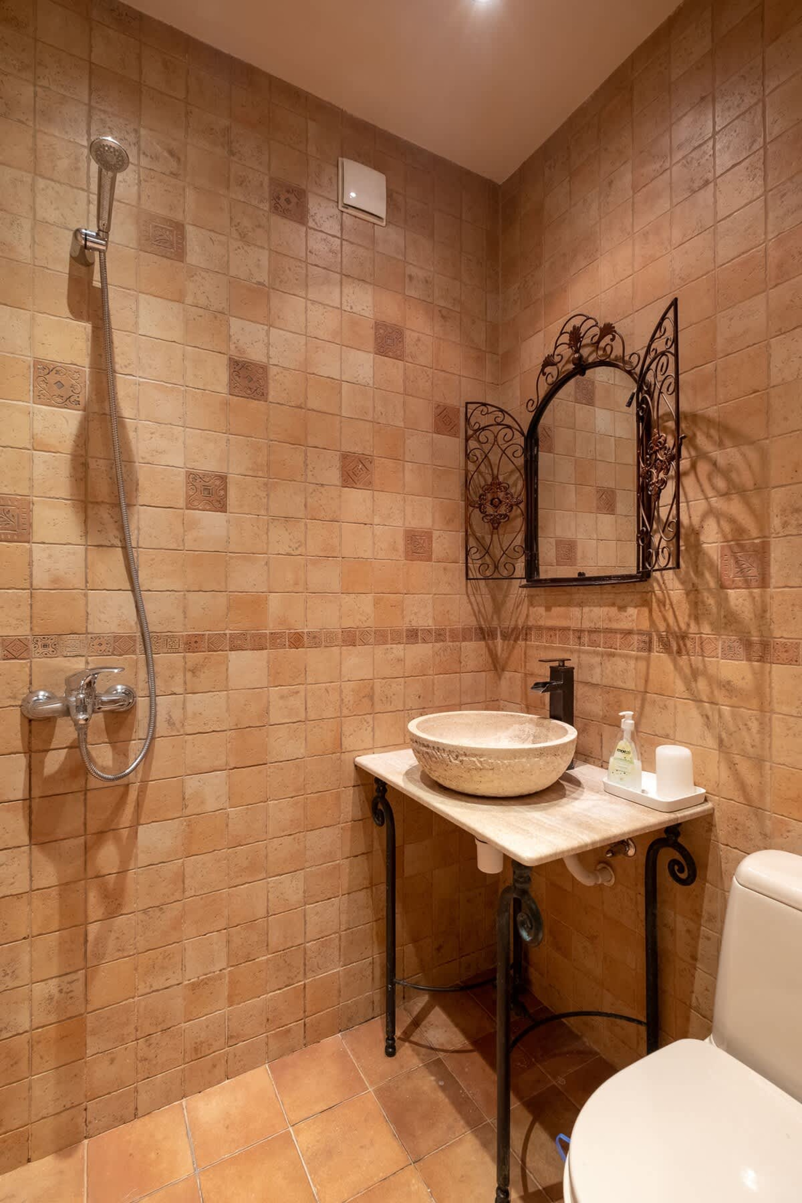 Scoutaround White Logo