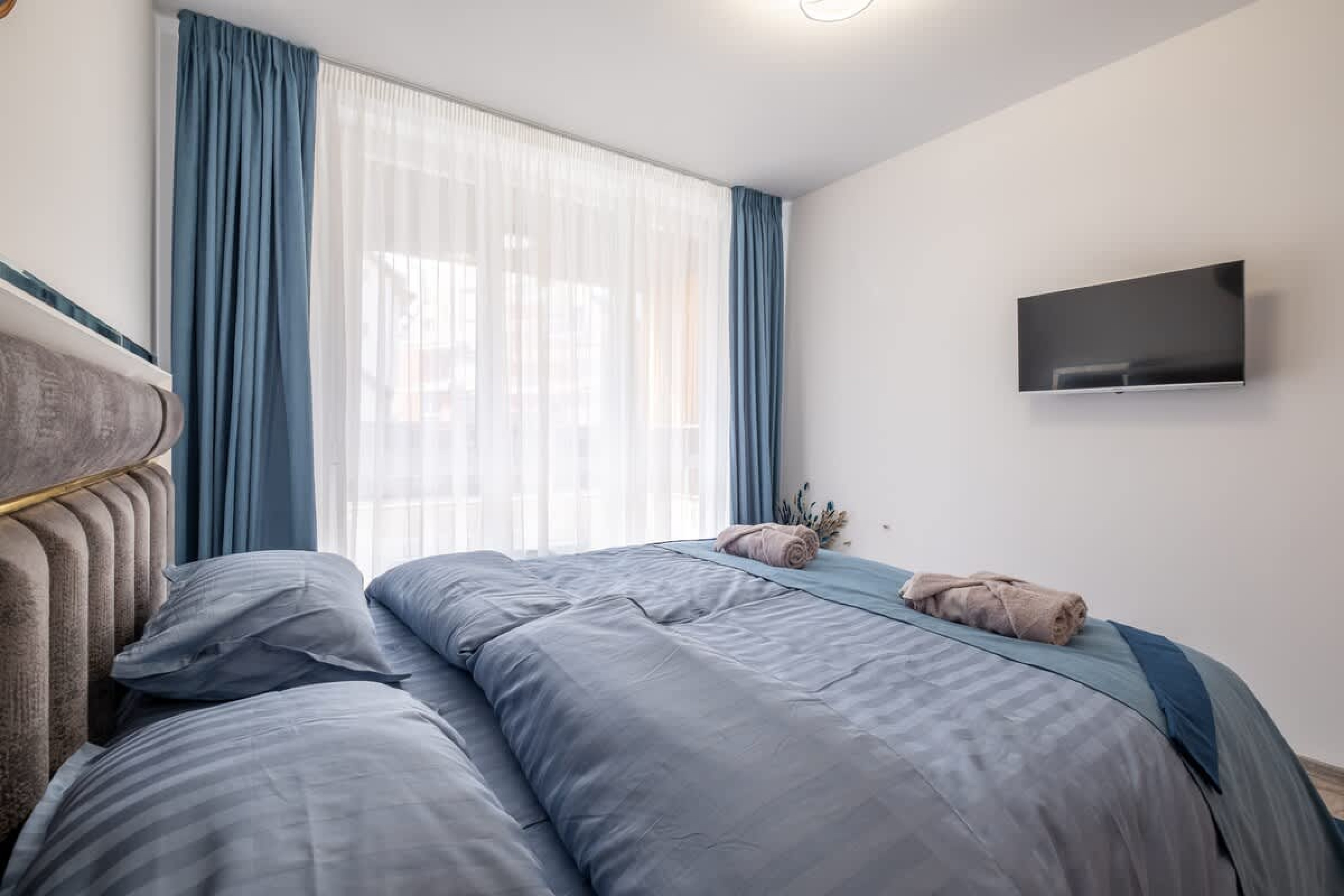 Scoutaround White Logo