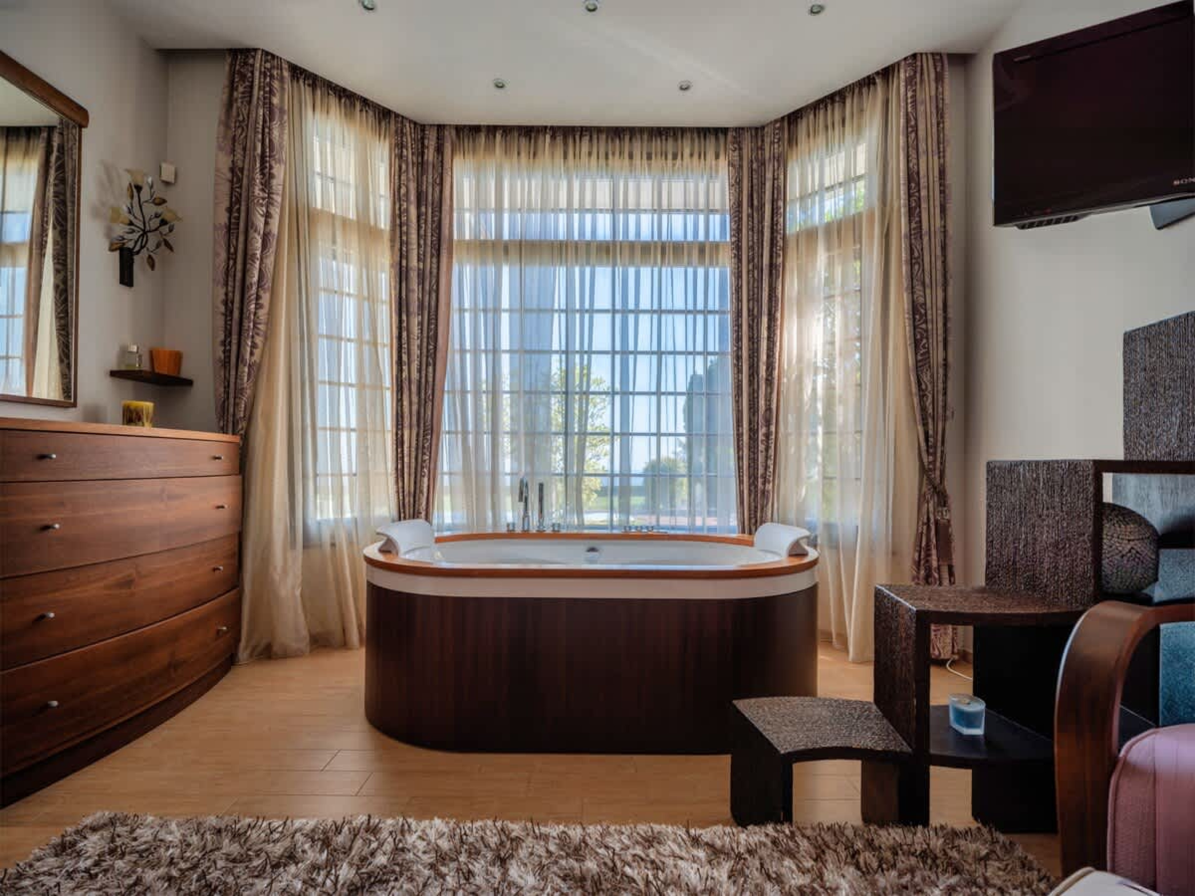 Scoutaround White Logo