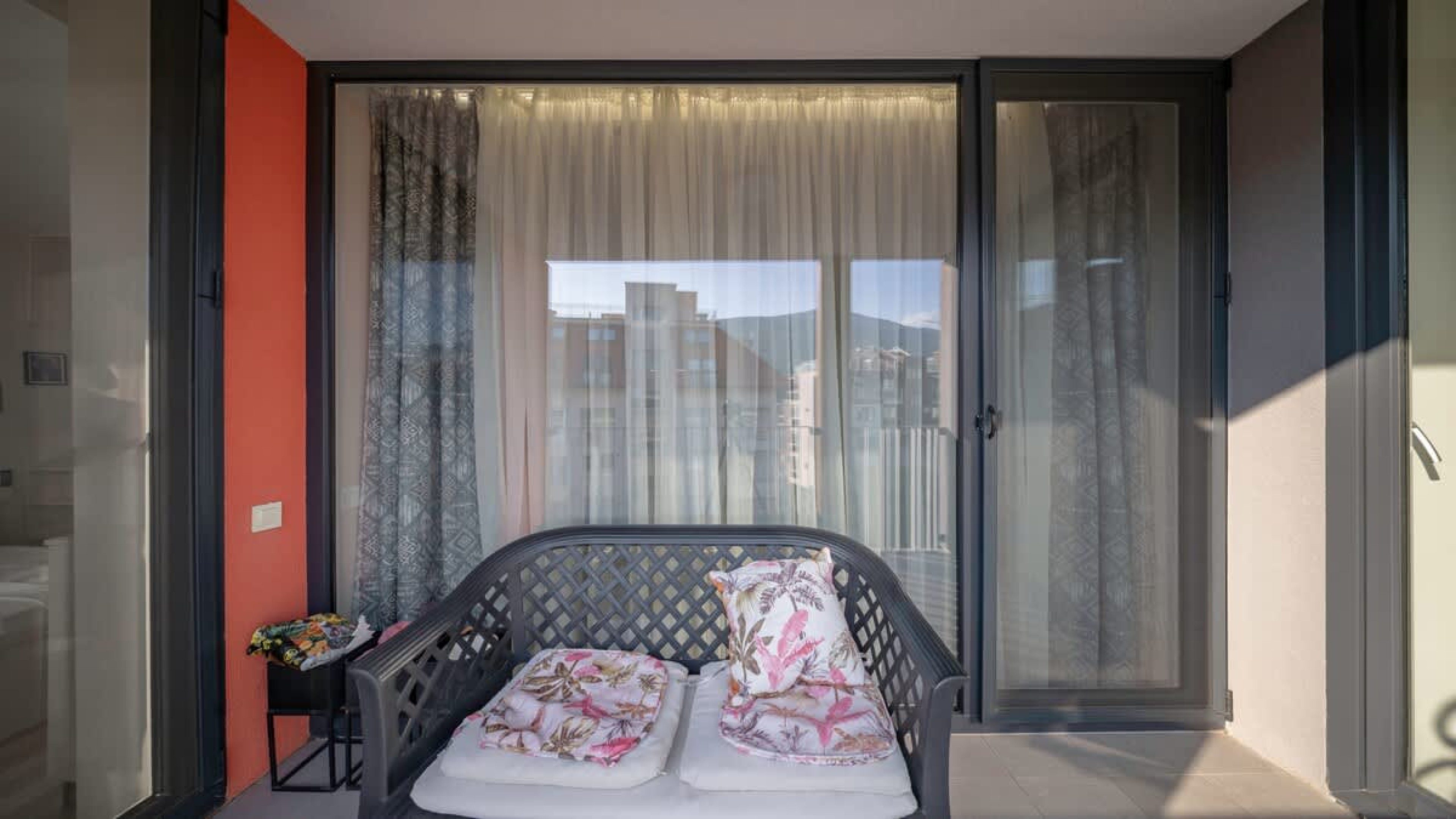 Scoutaround White Logo