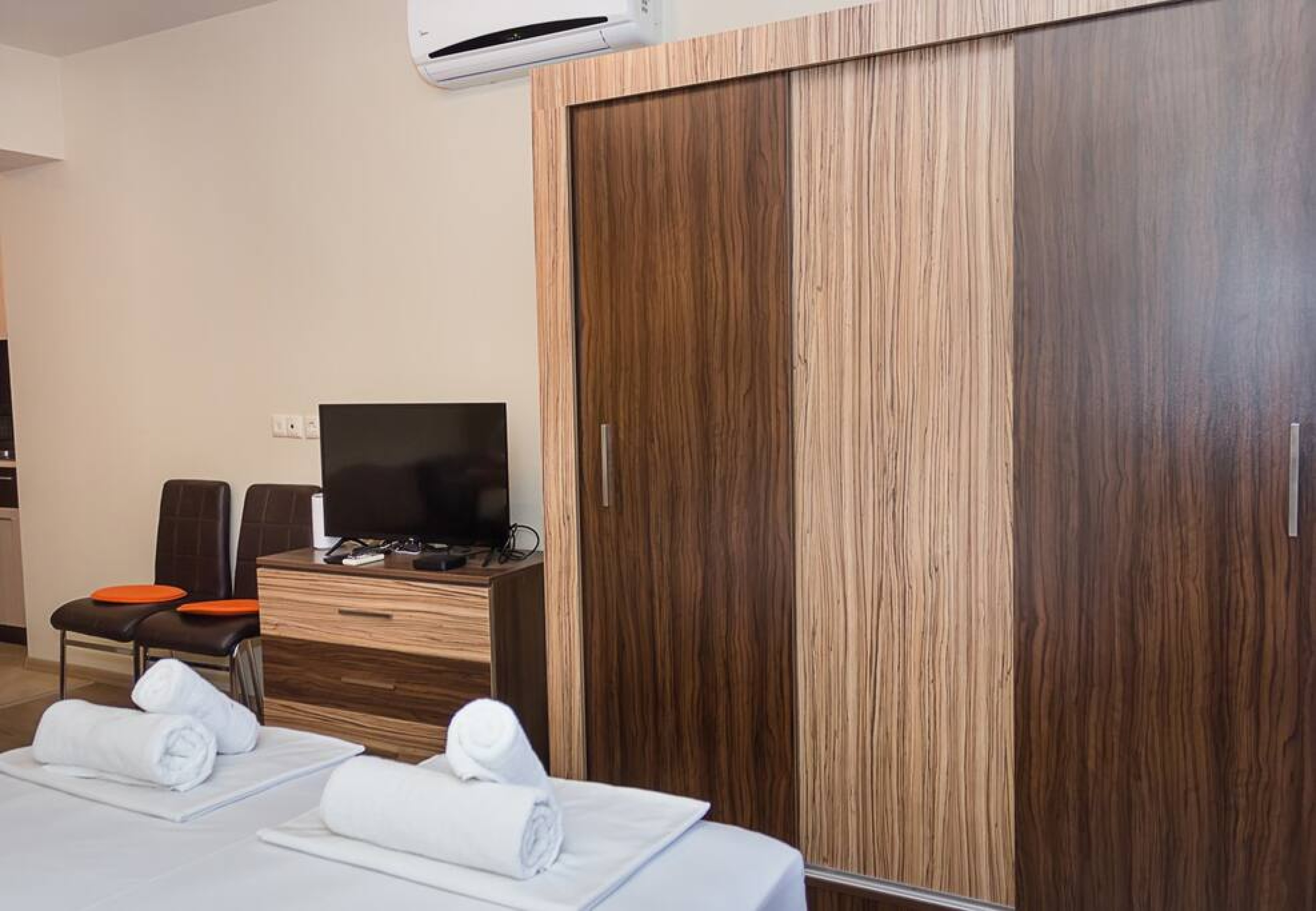 Scoutaround White Logo