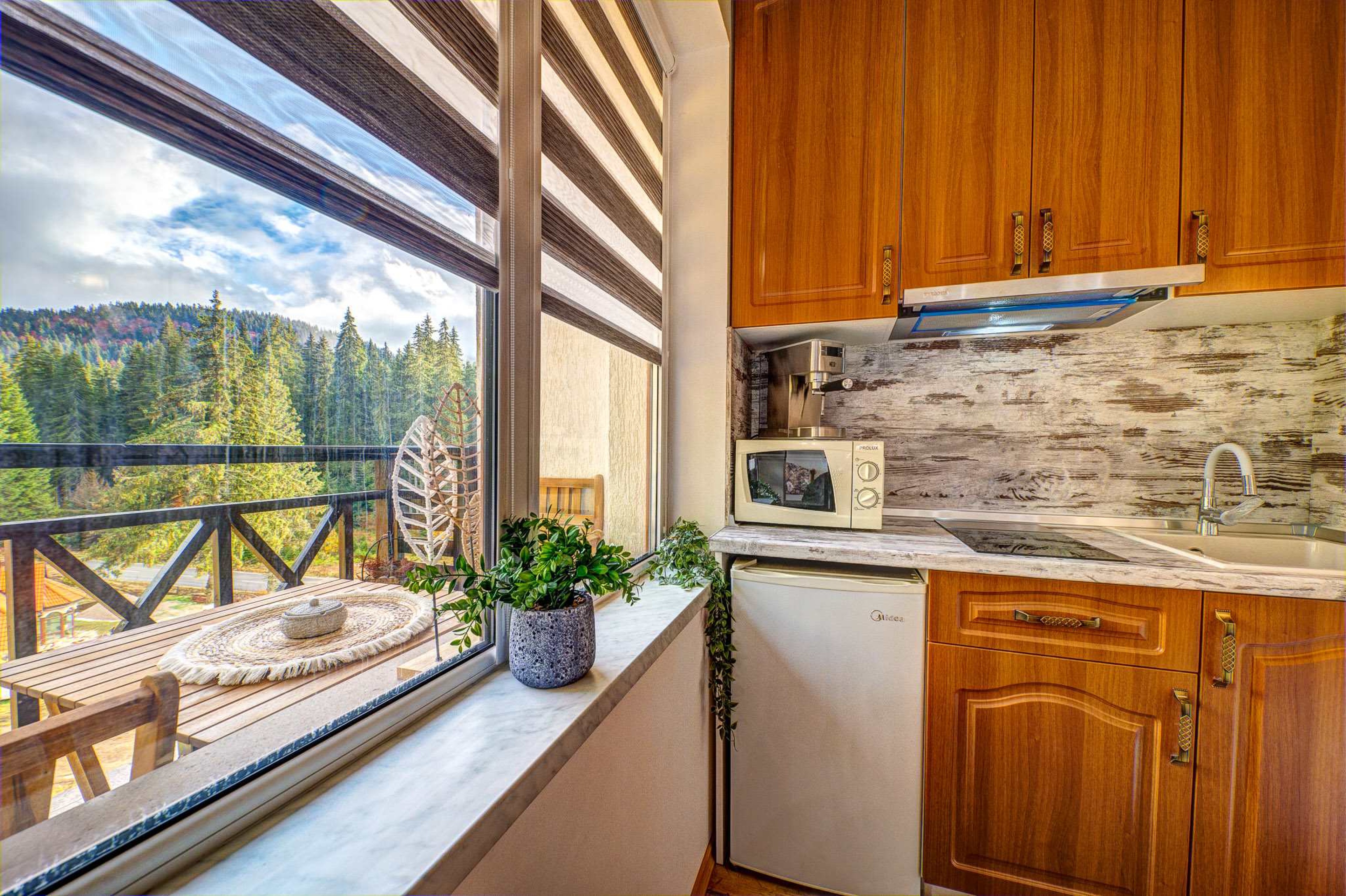 Scoutaround White Logo