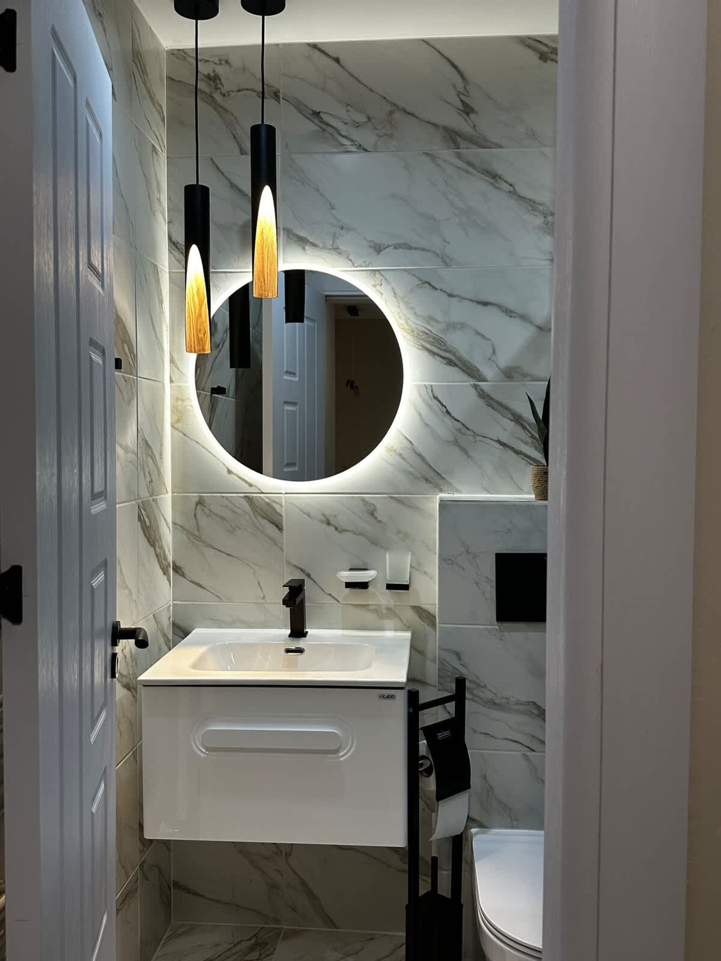 Scoutaround White Logo