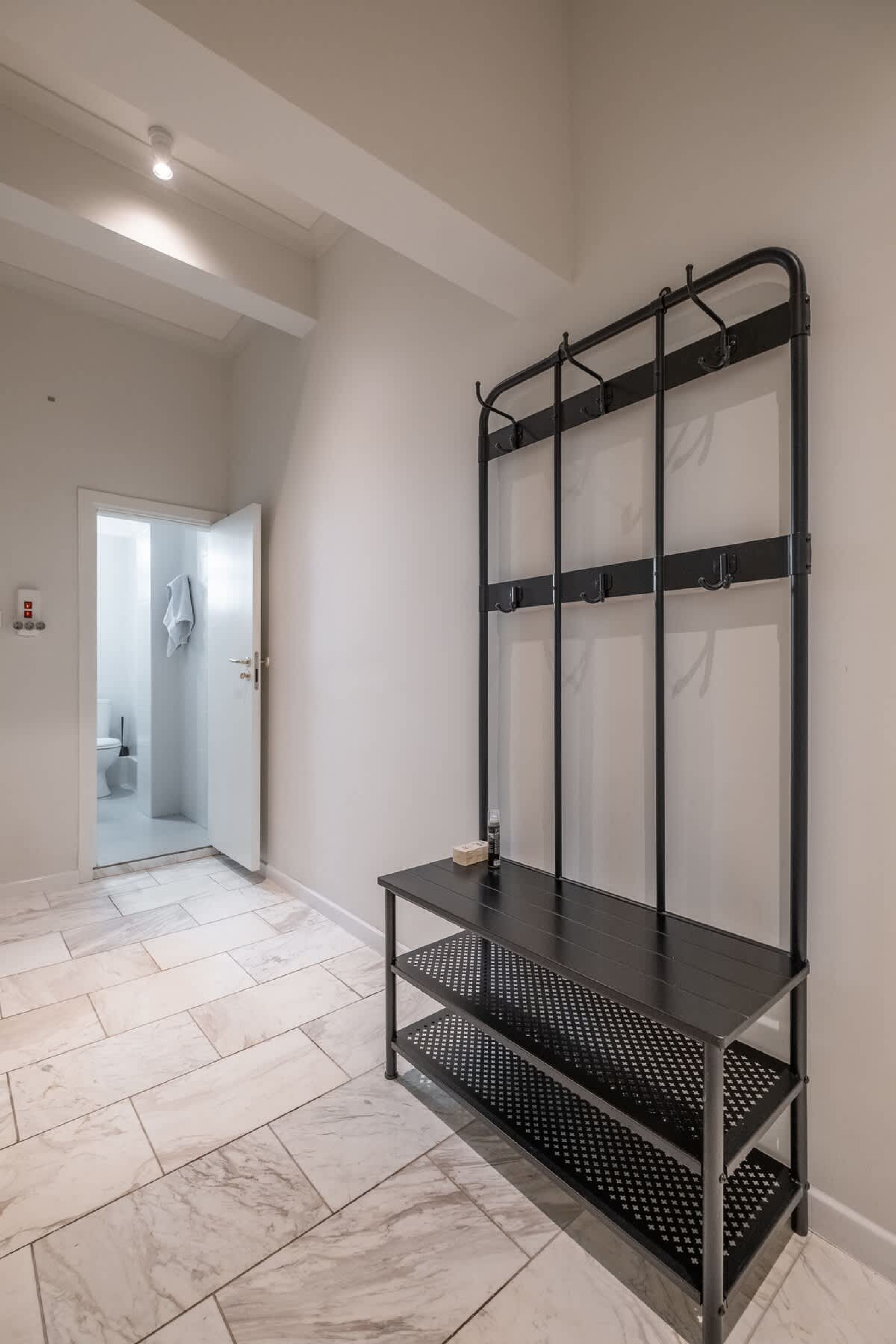 Scoutaround White Logo