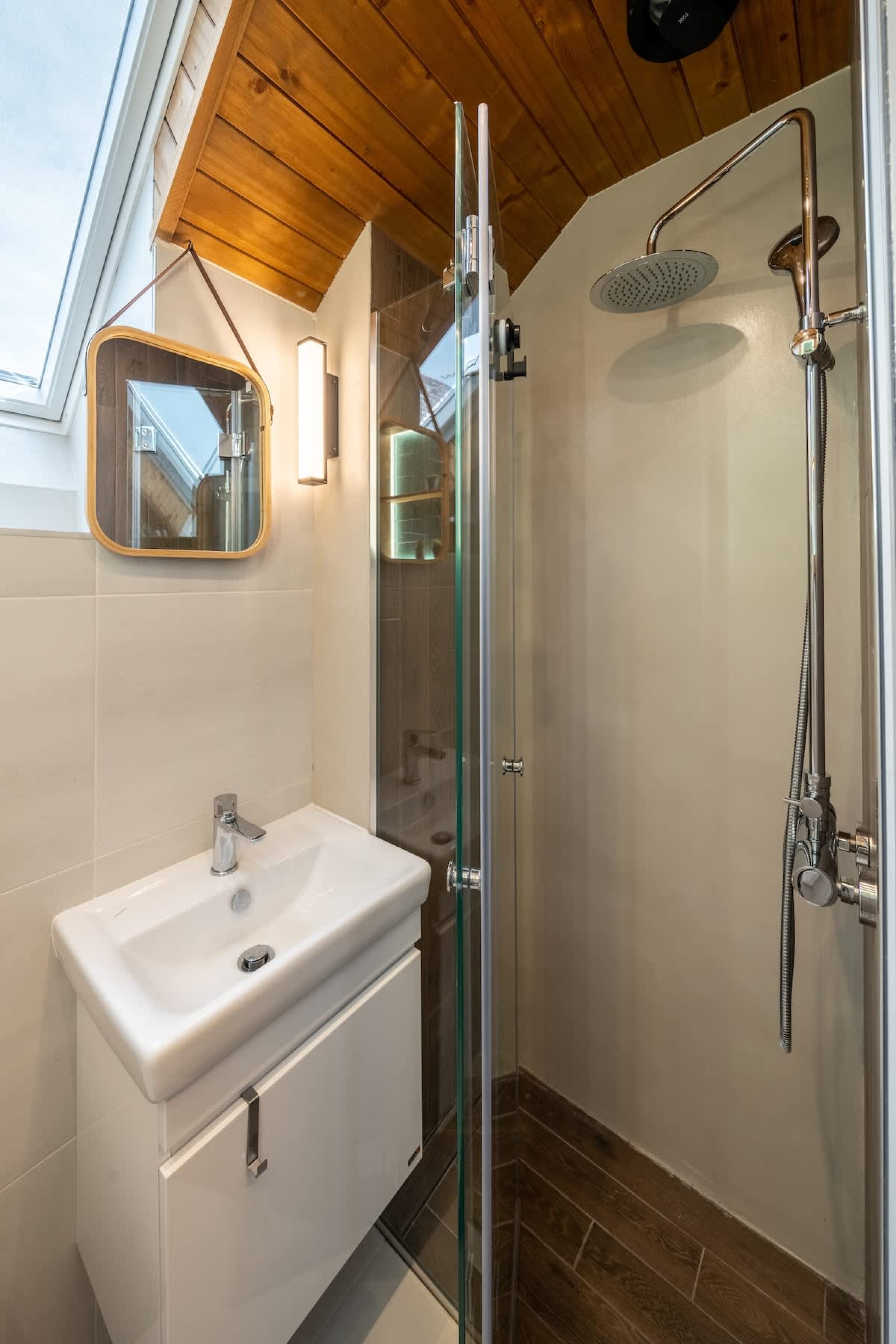 Gurgulyat view - 1 Bedroom Loft - Photo 14