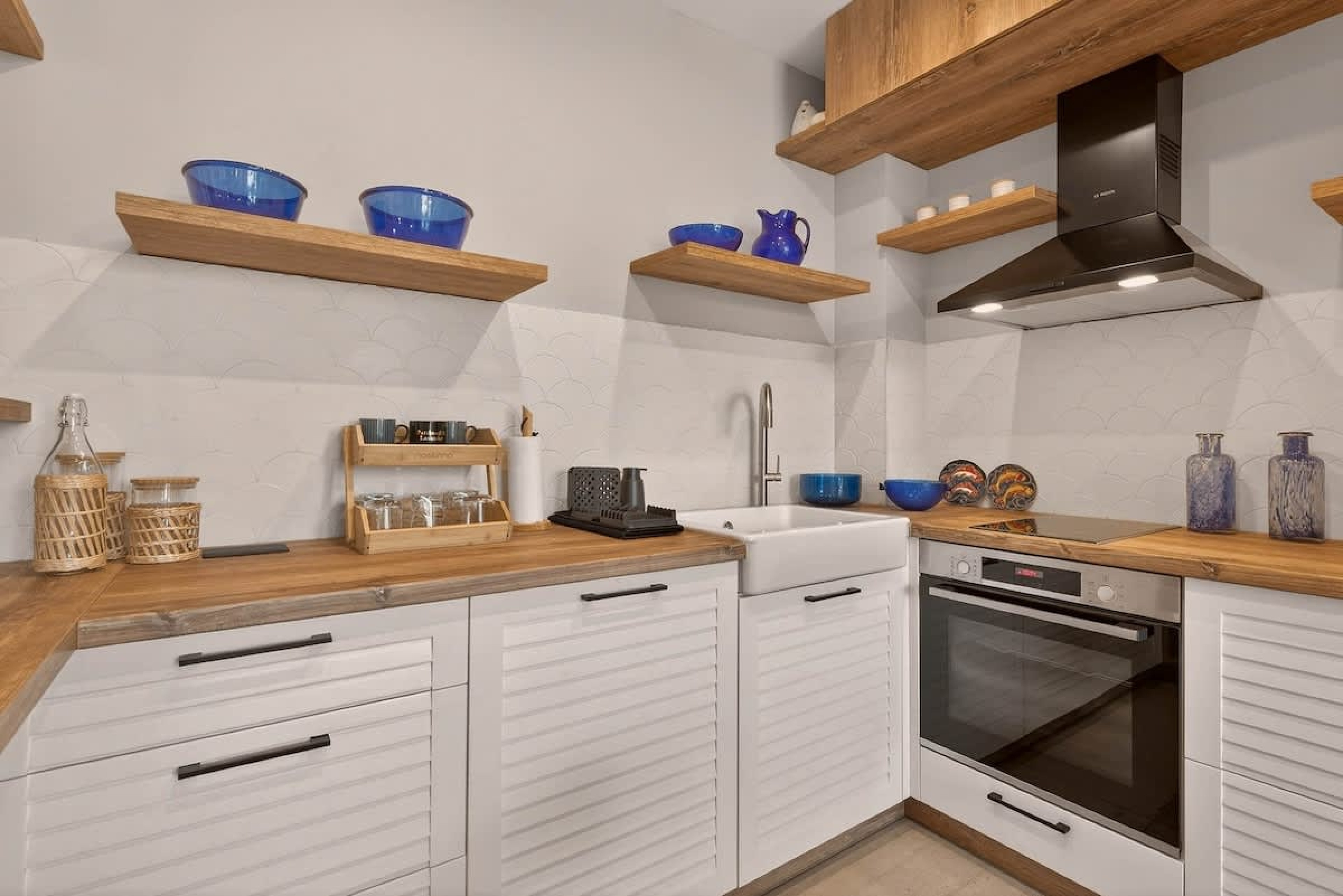 Scoutaround White Logo