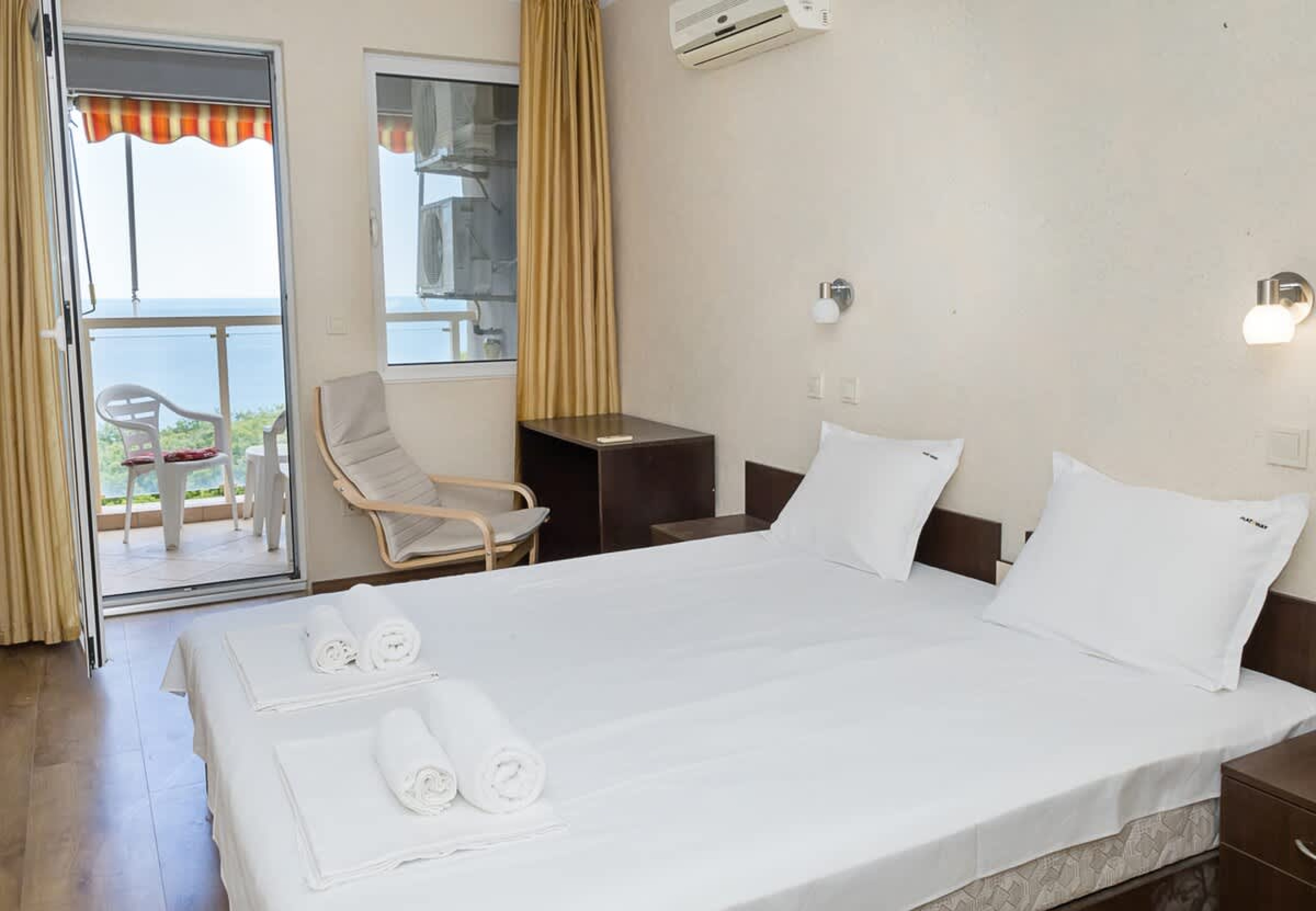 Scoutaround White Logo