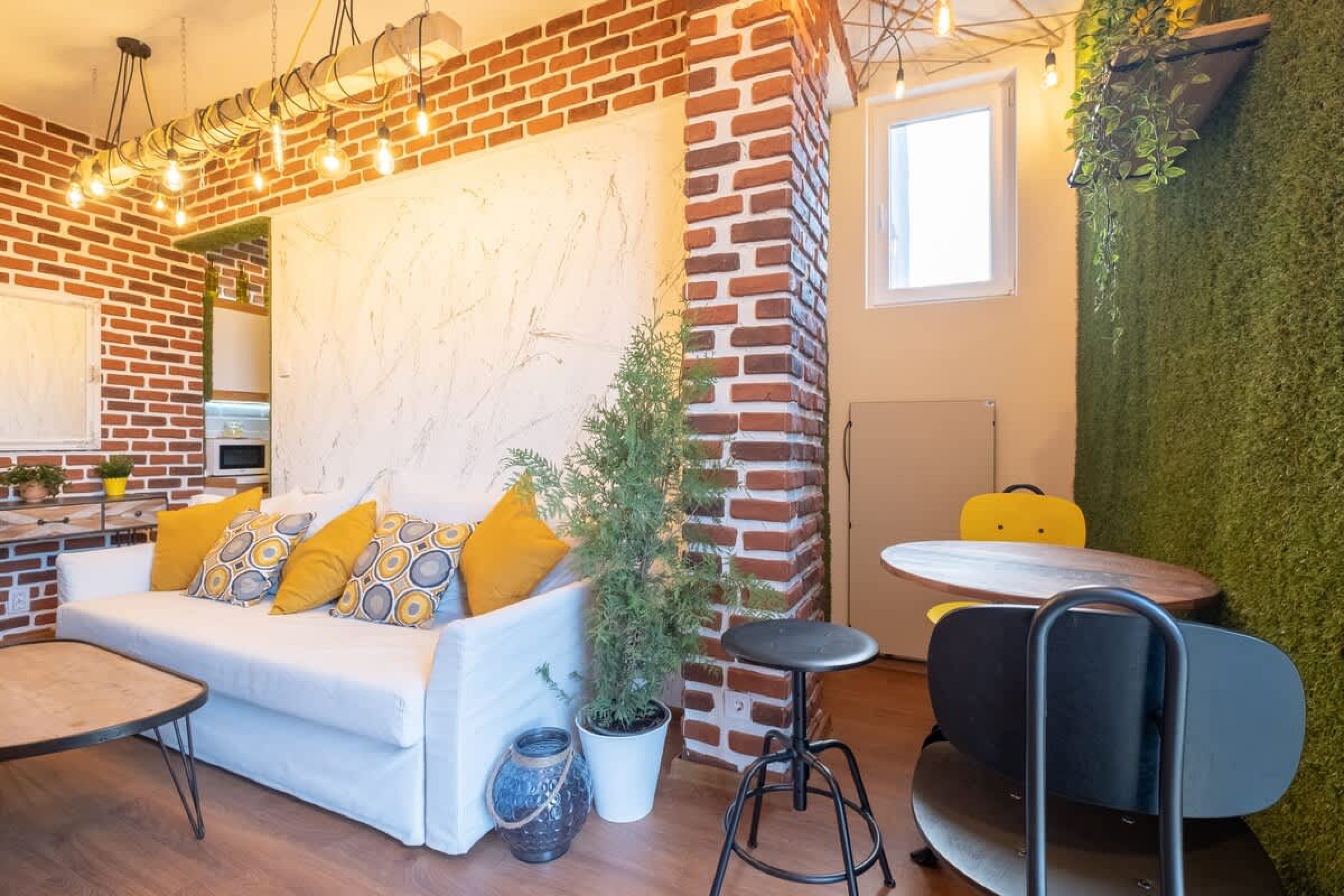 Scoutaround White Logo