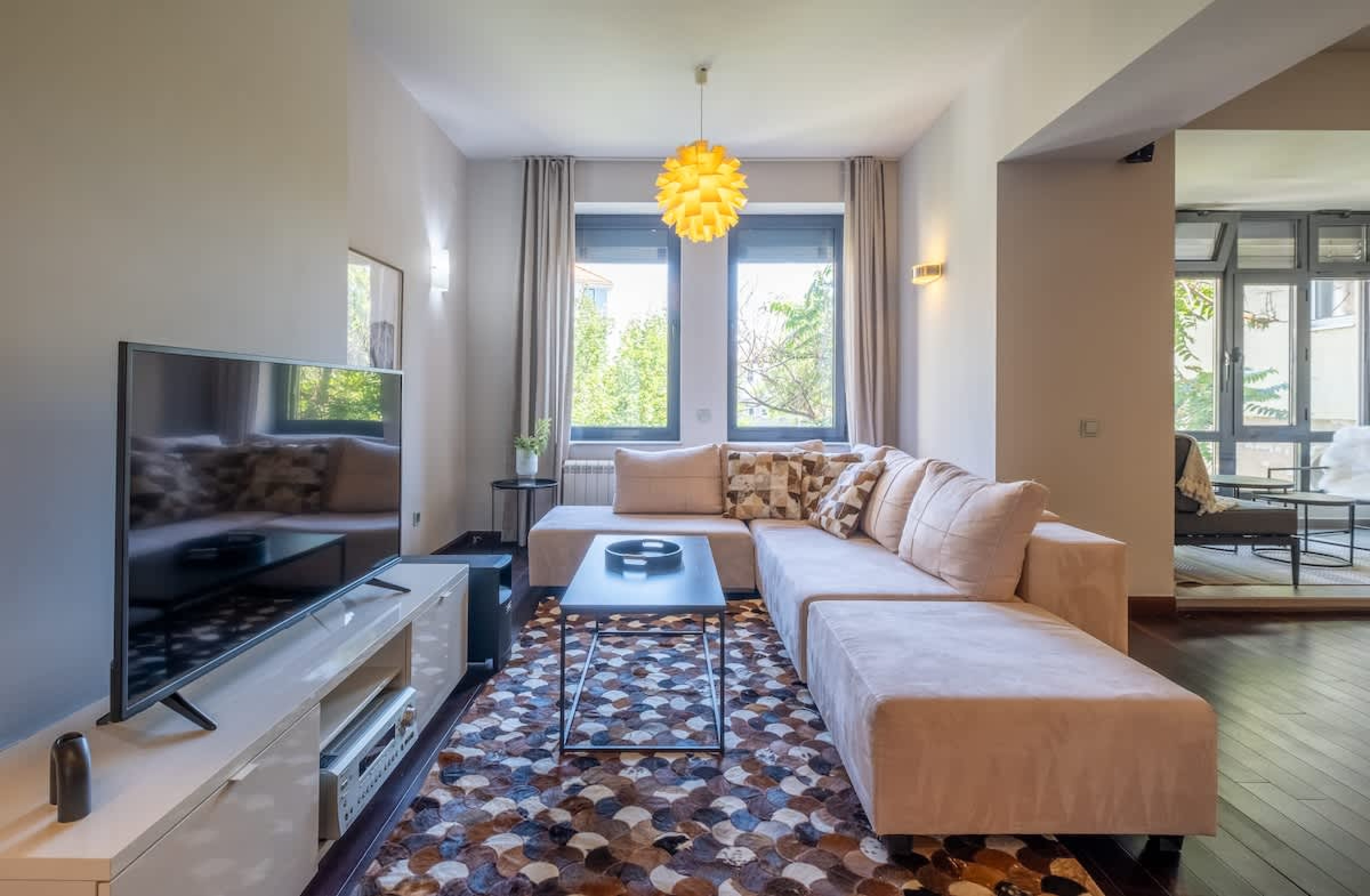 Scoutaround White Logo