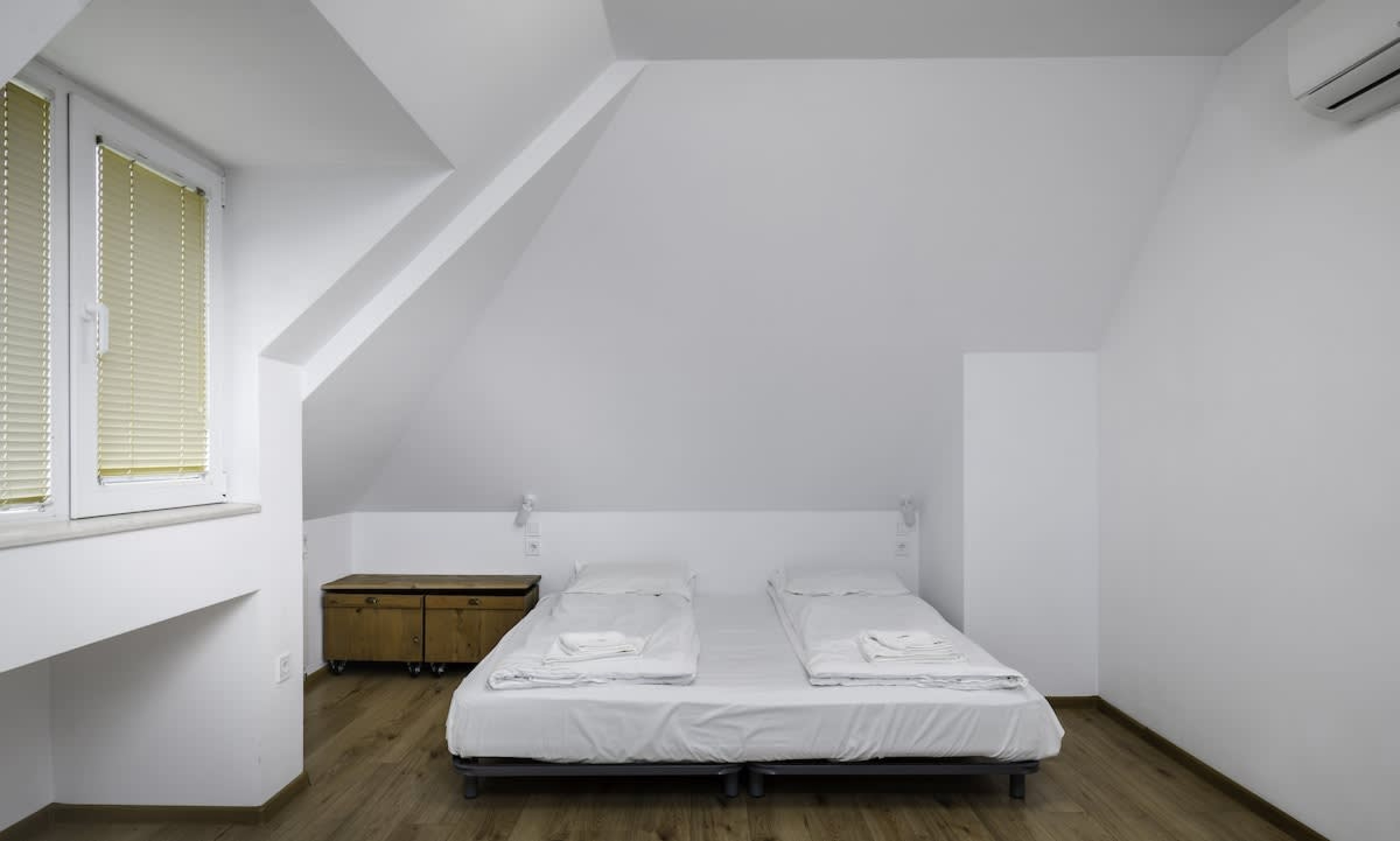 Scoutaround White Logo