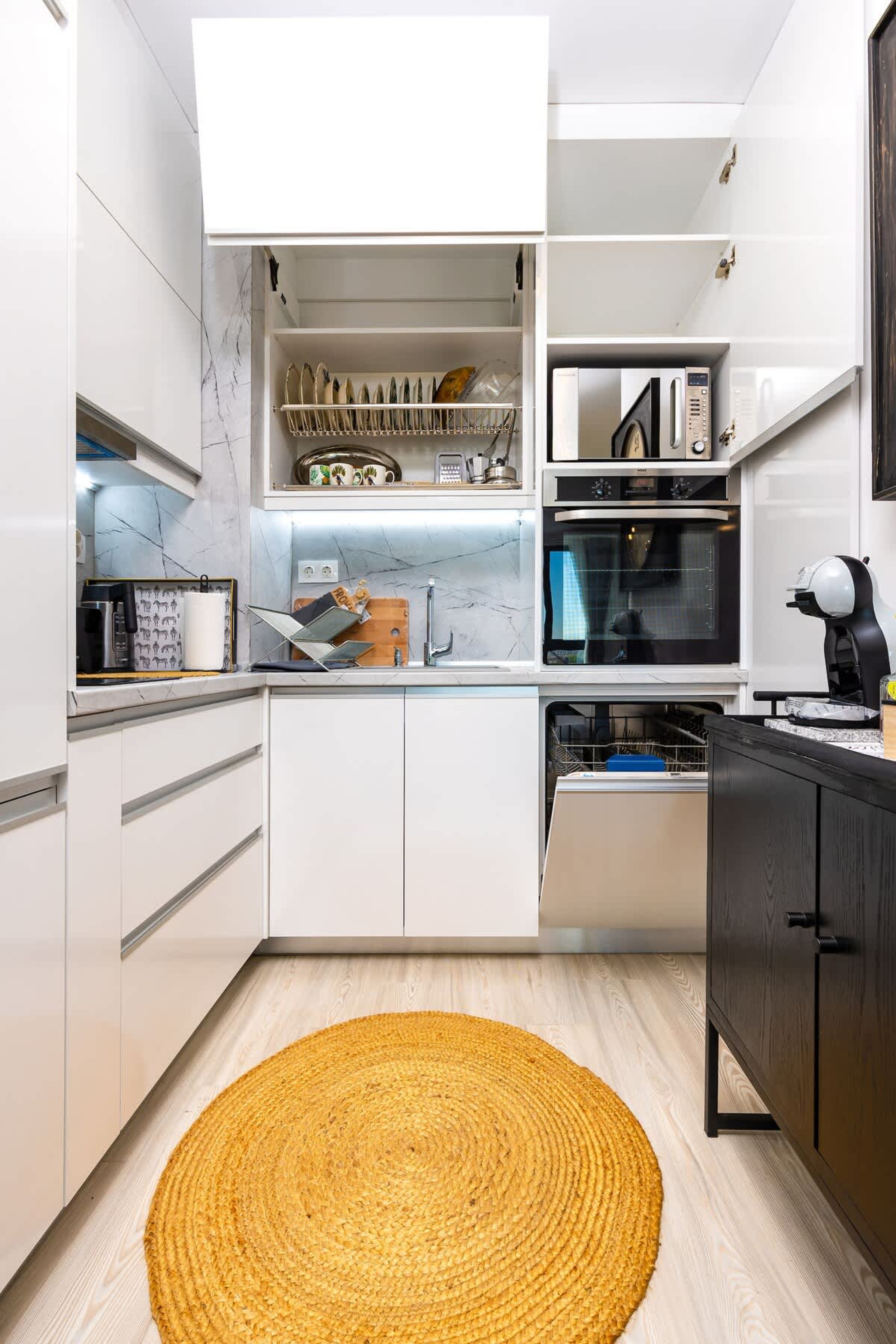 Scoutaround White Logo