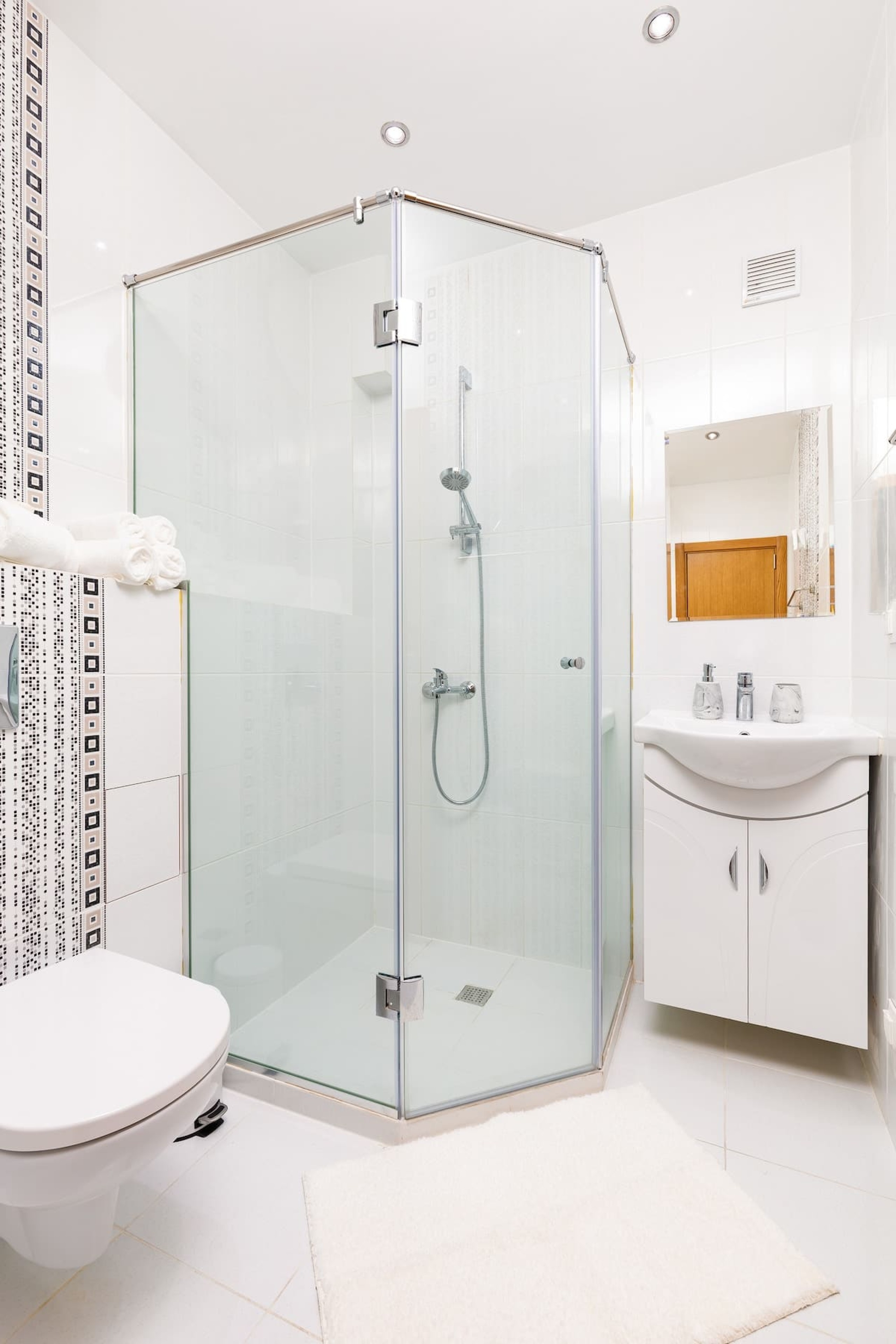 Scoutaround White Logo