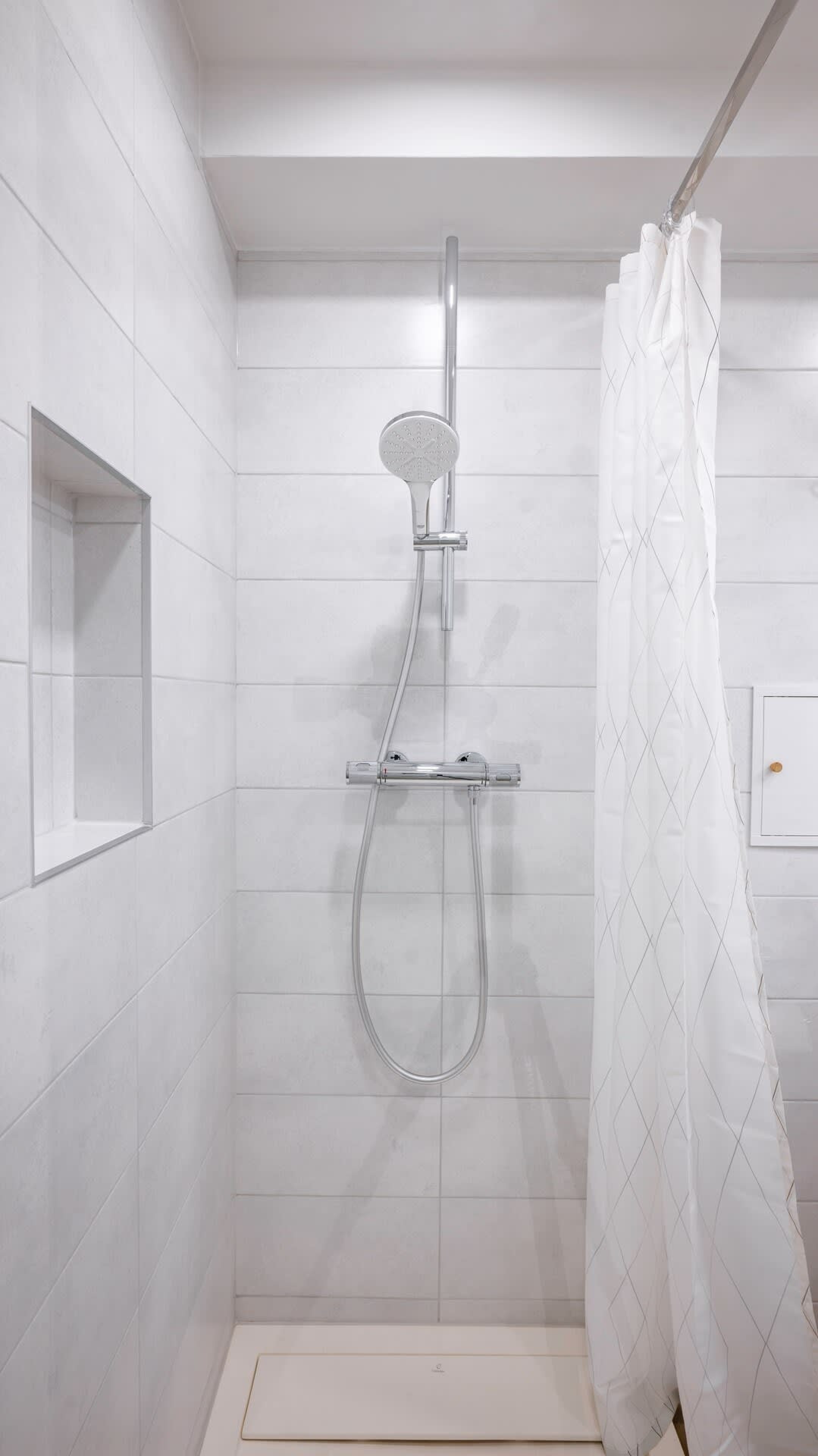 Scoutaround White Logo