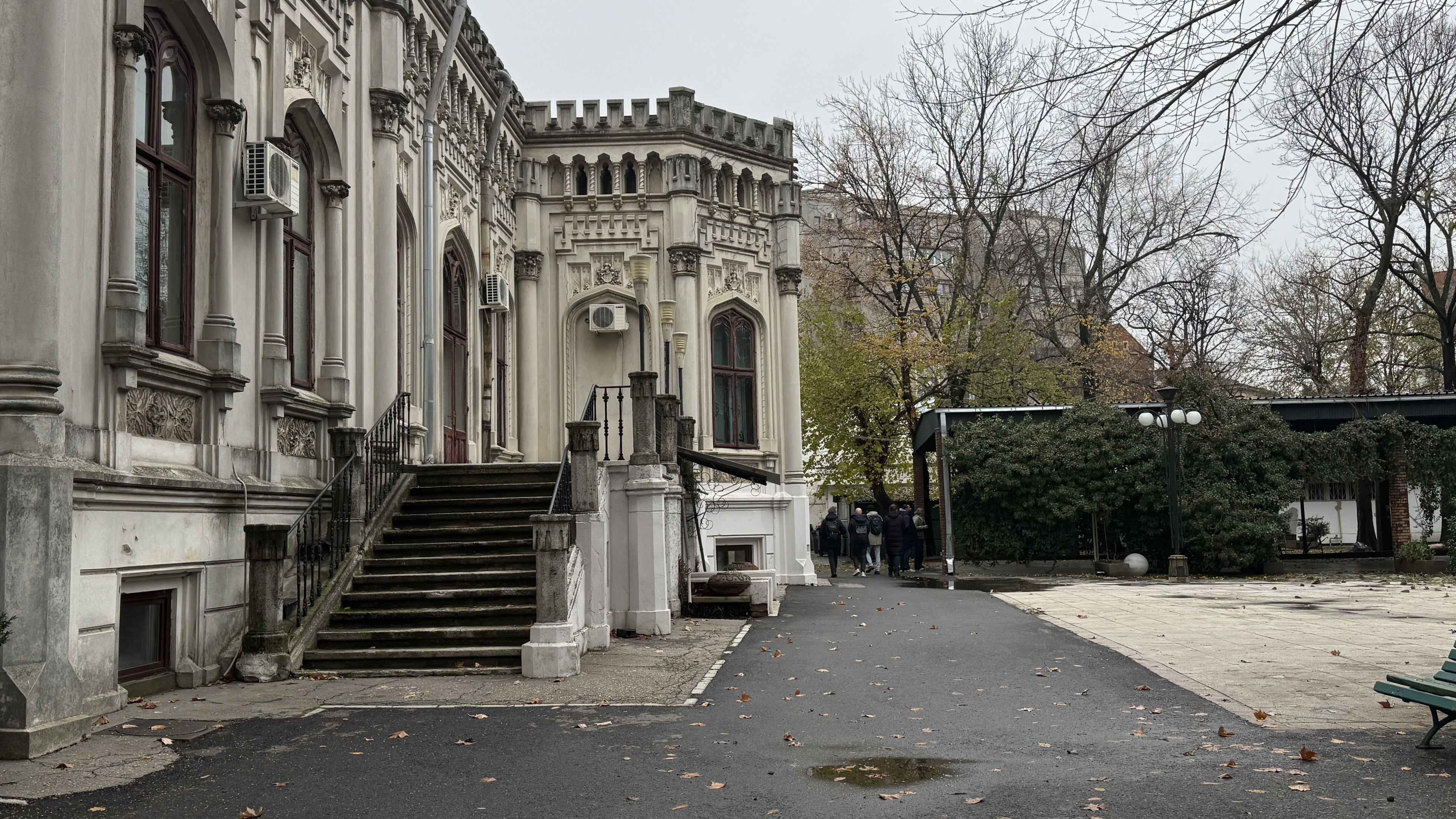 Scoutaround White Logo