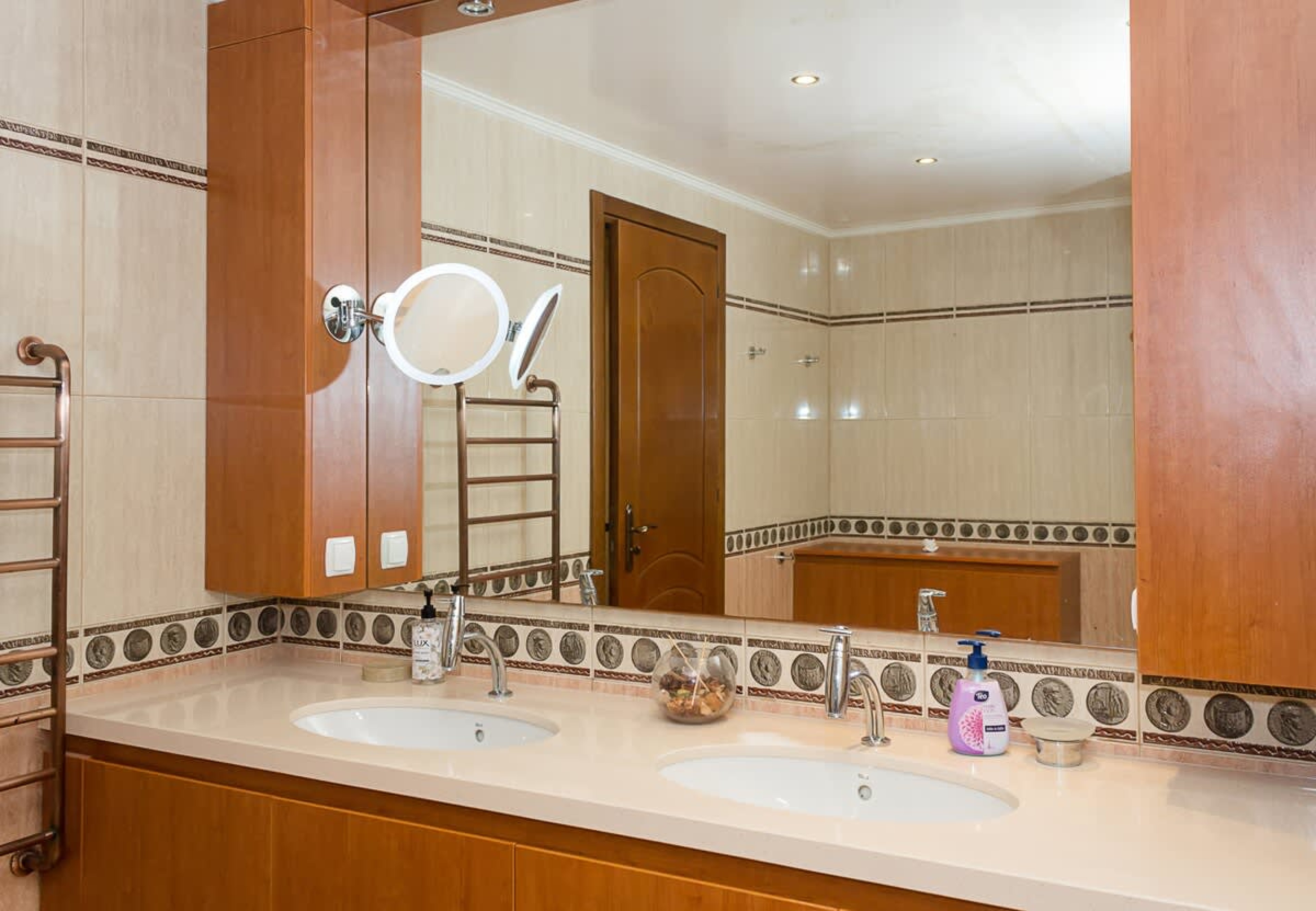 Scoutaround White Logo