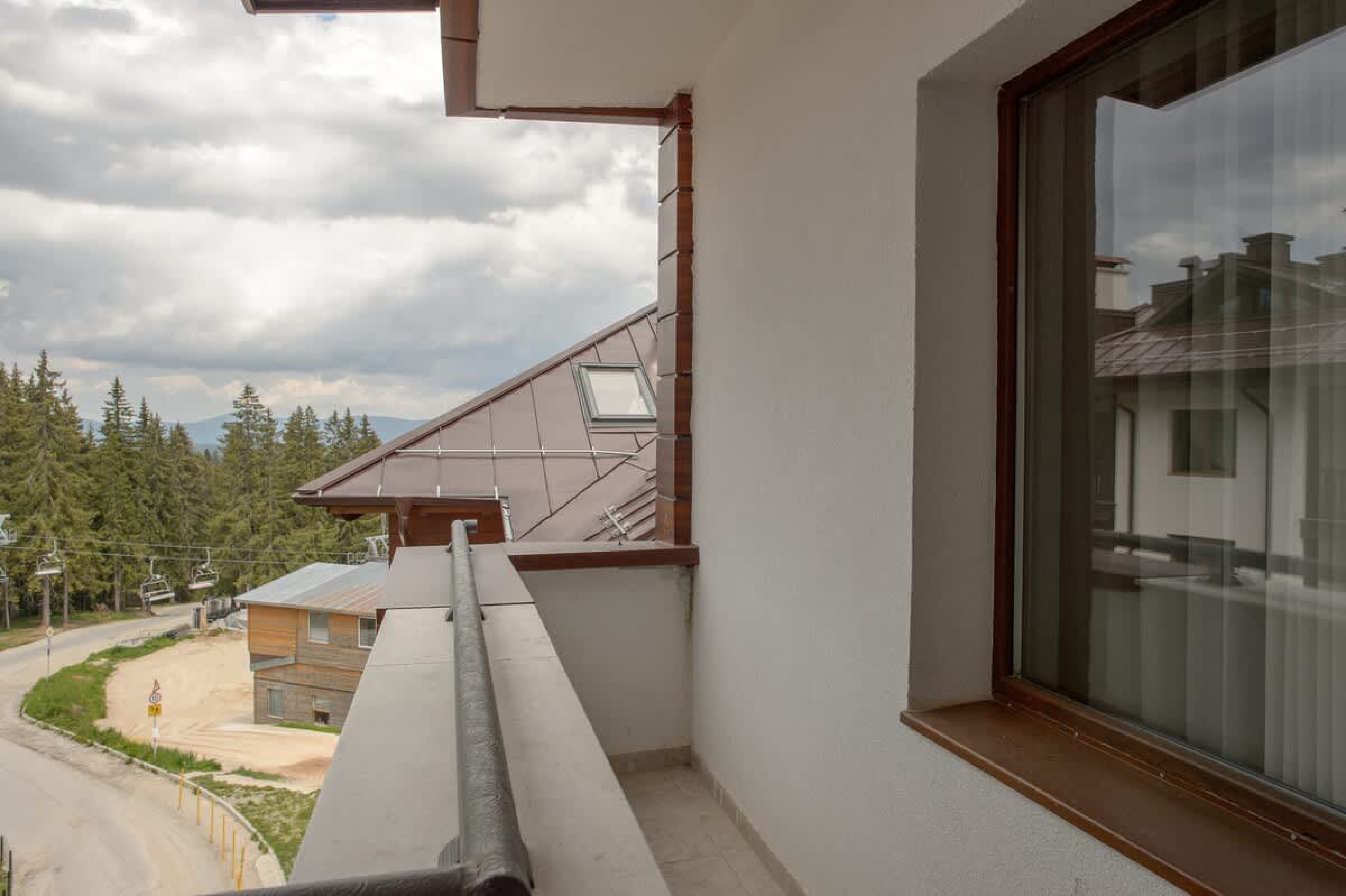 Scoutaround White Logo