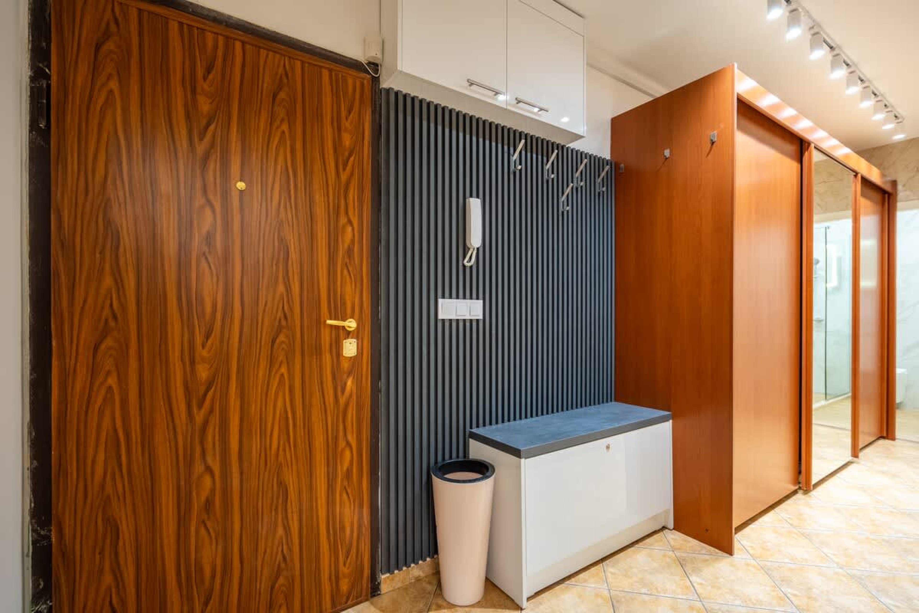 Scoutaround White Logo