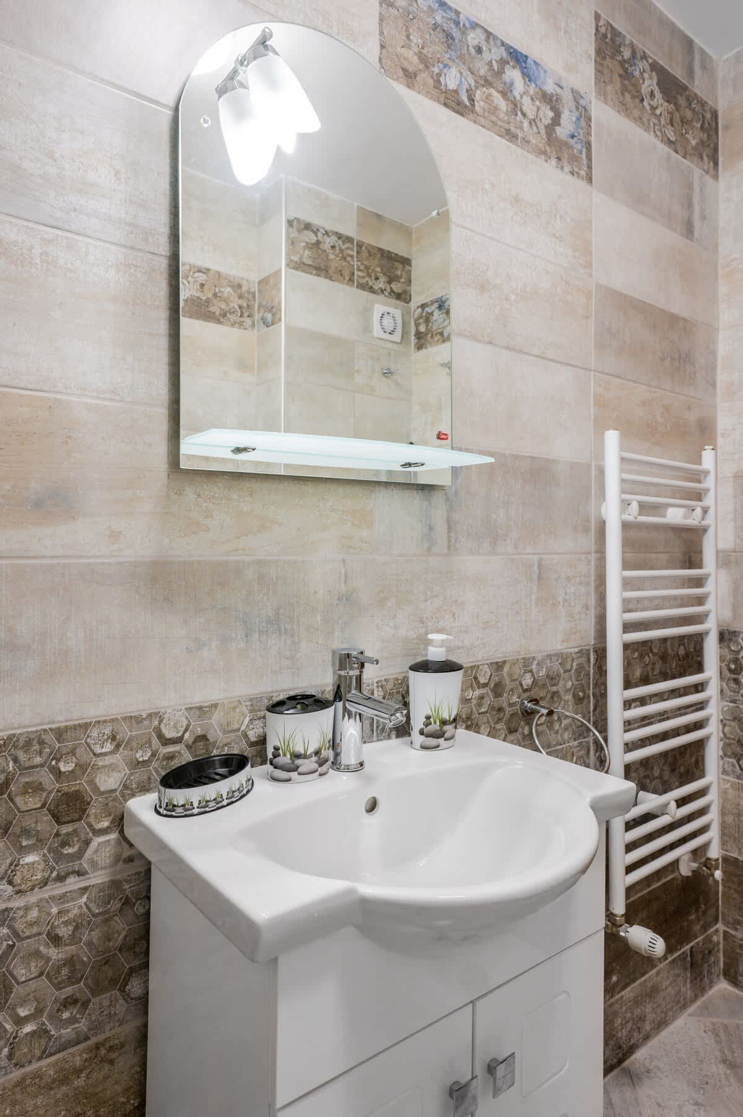 Scoutaround White Logo