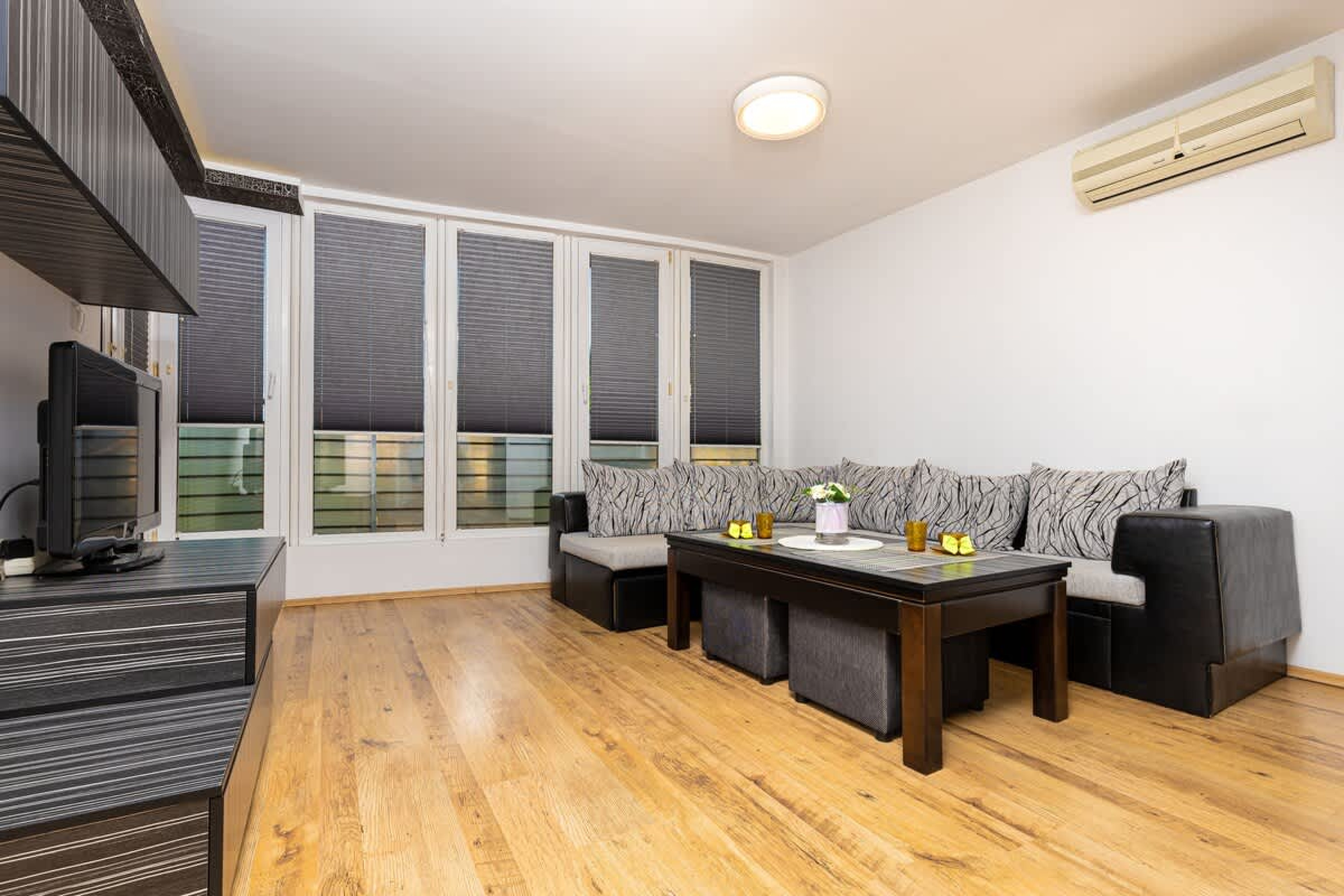 Scoutaround White Logo