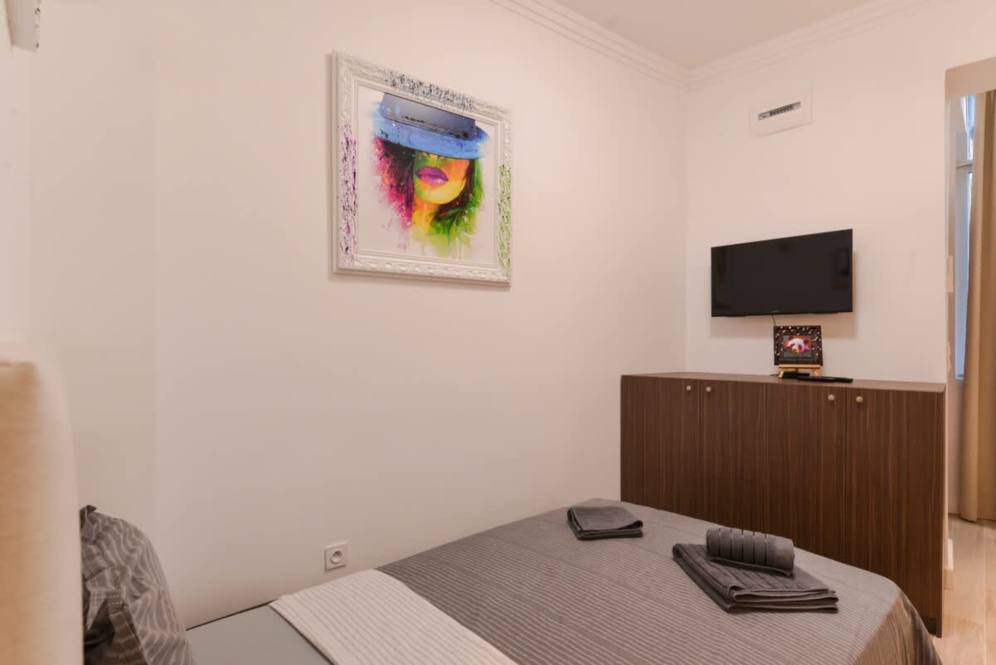 Scoutaround White Logo