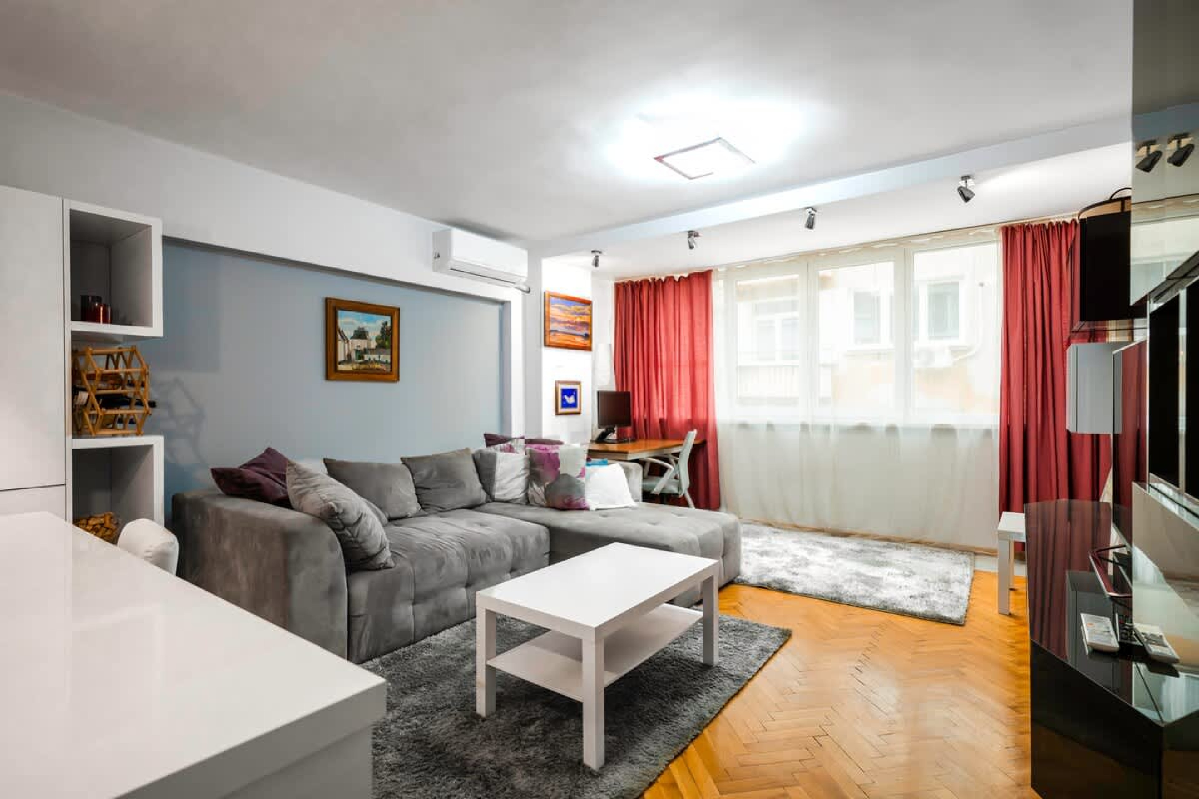 Scoutaround White Logo