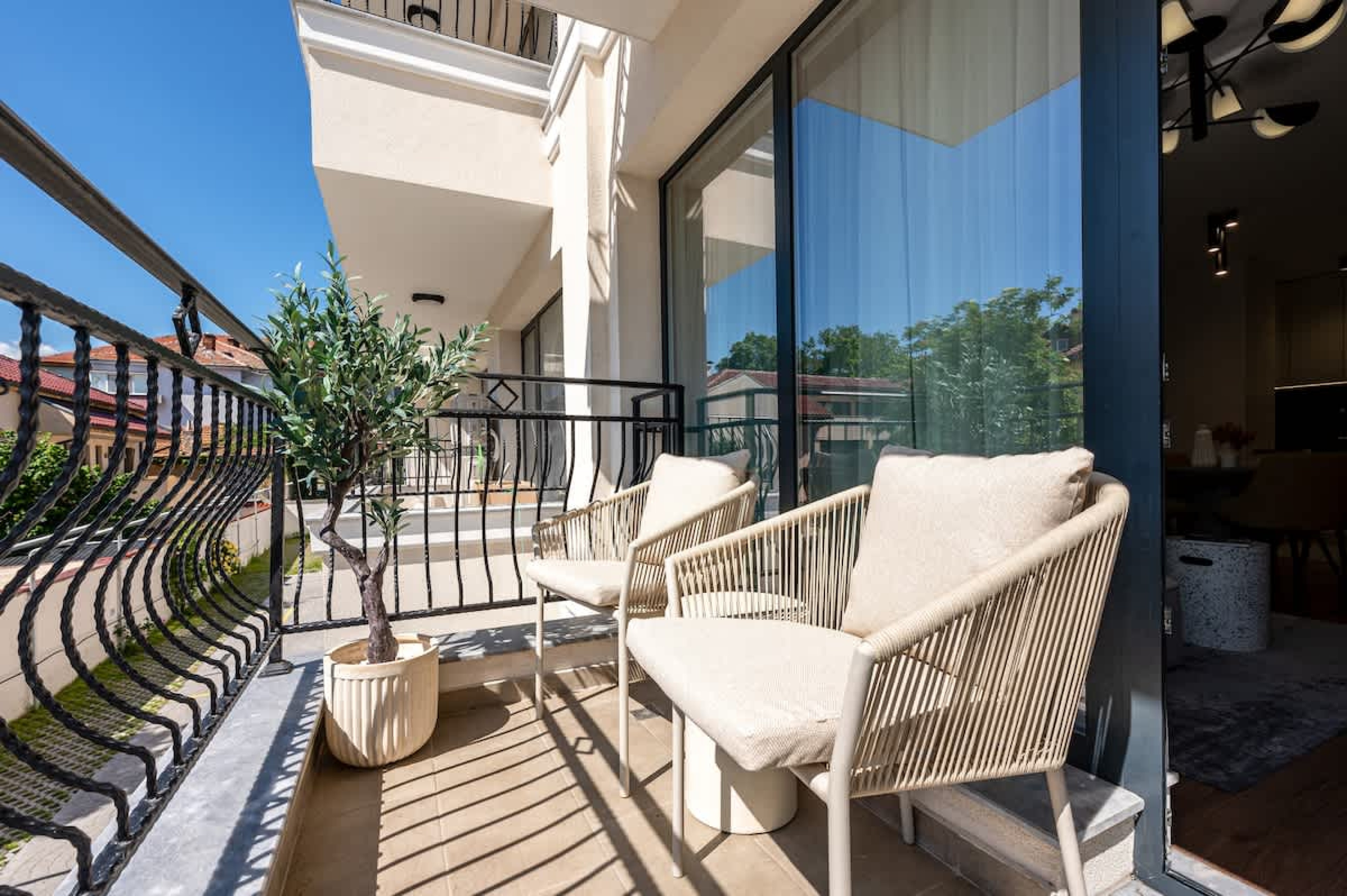 Scoutaround White Logo