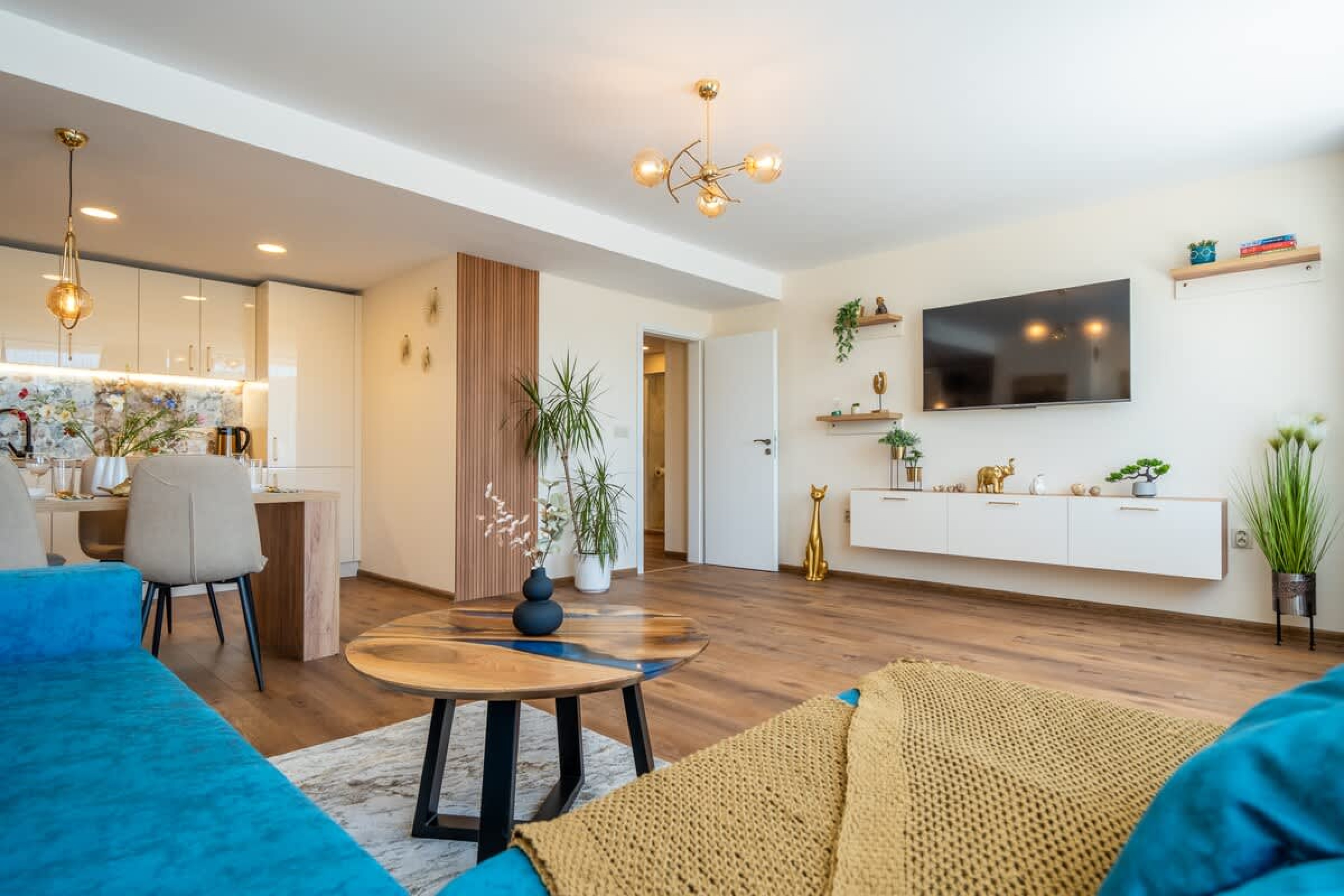 Scoutaround White Logo