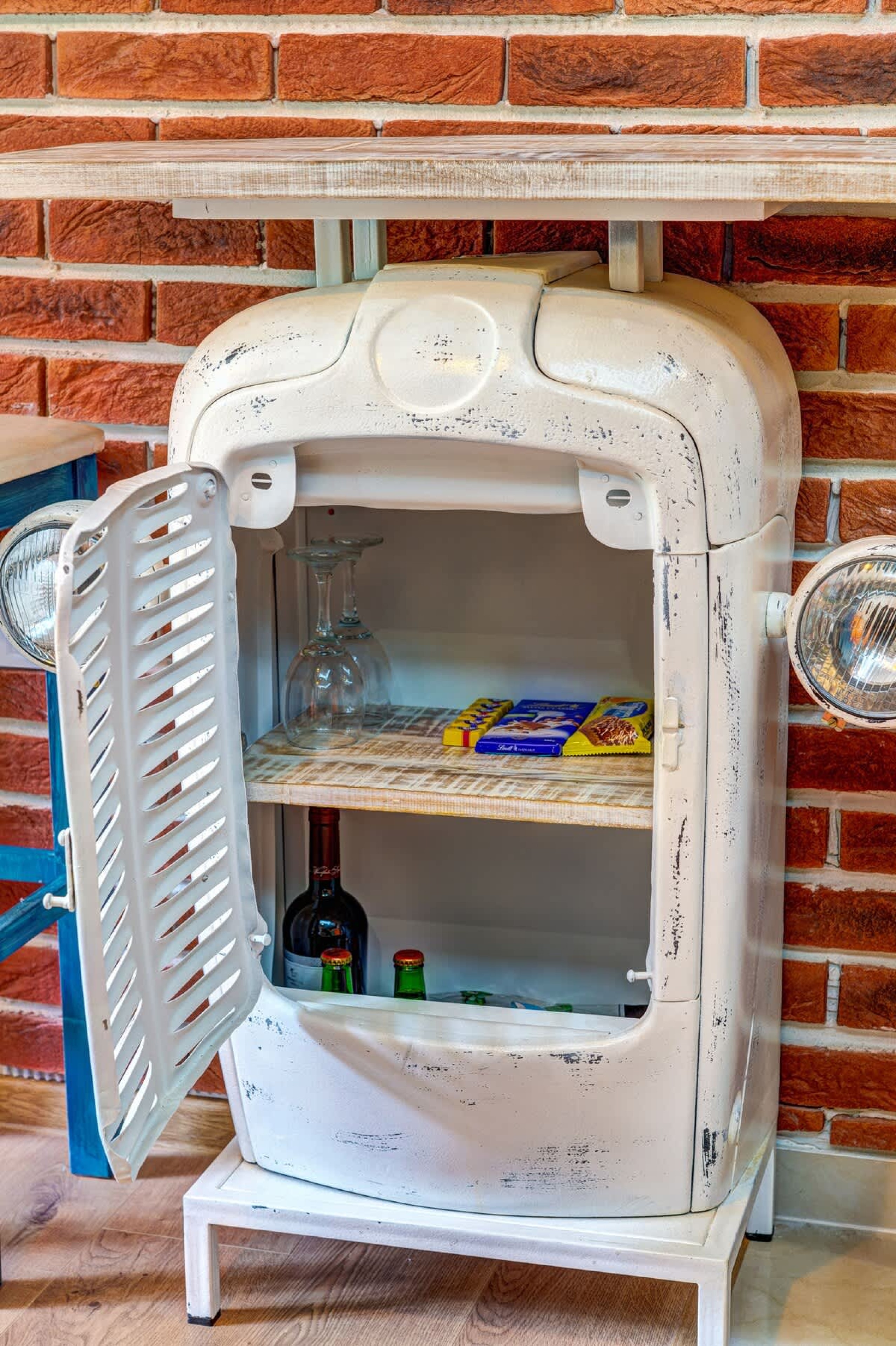 Scoutaround White Logo